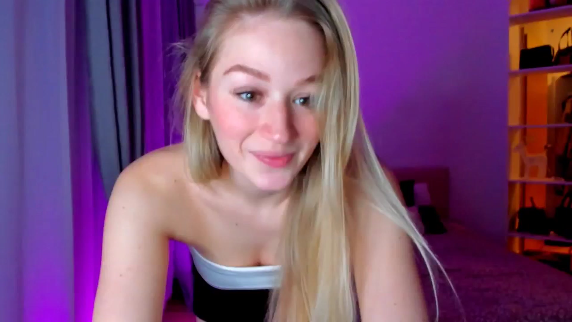 Gallery image thumbnail from CheckmyPeach's myfreecams stream on, 01/05/2025, 15:12 image 2 of 20