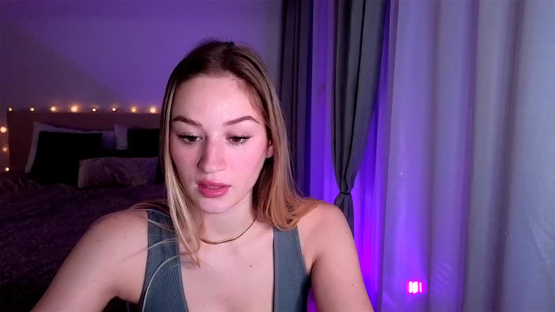 Gallery image thumbnail from CheckmyPeach's myfreecams stream on, 02/06/2025, 18:38 image 13 of 20