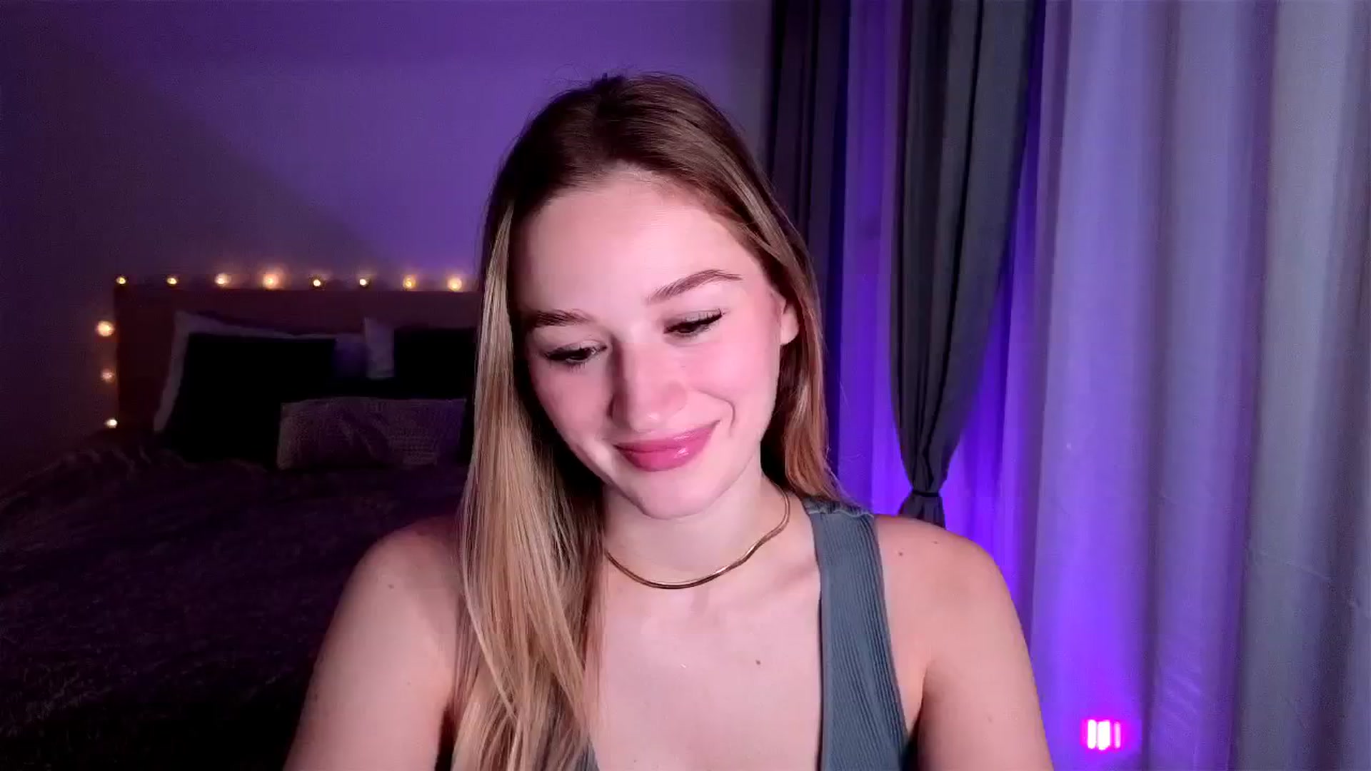 Gallery image thumbnail from CheckmyPeach's myfreecams stream on, 02/06/2025, 18:38 image 4 of 20