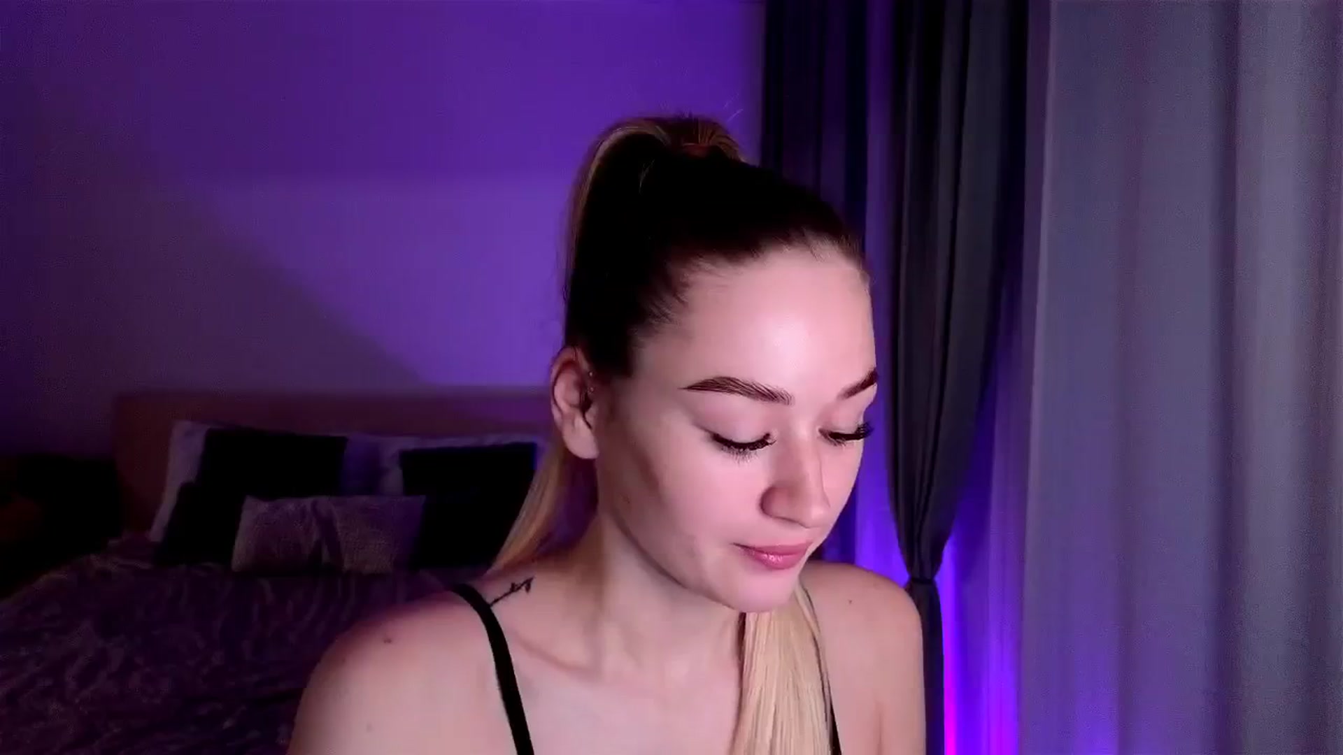 Gallery image thumbnail from CheckmyPeach's myfreecams stream on, 02/18/2025, 06:09 image 15 of 20