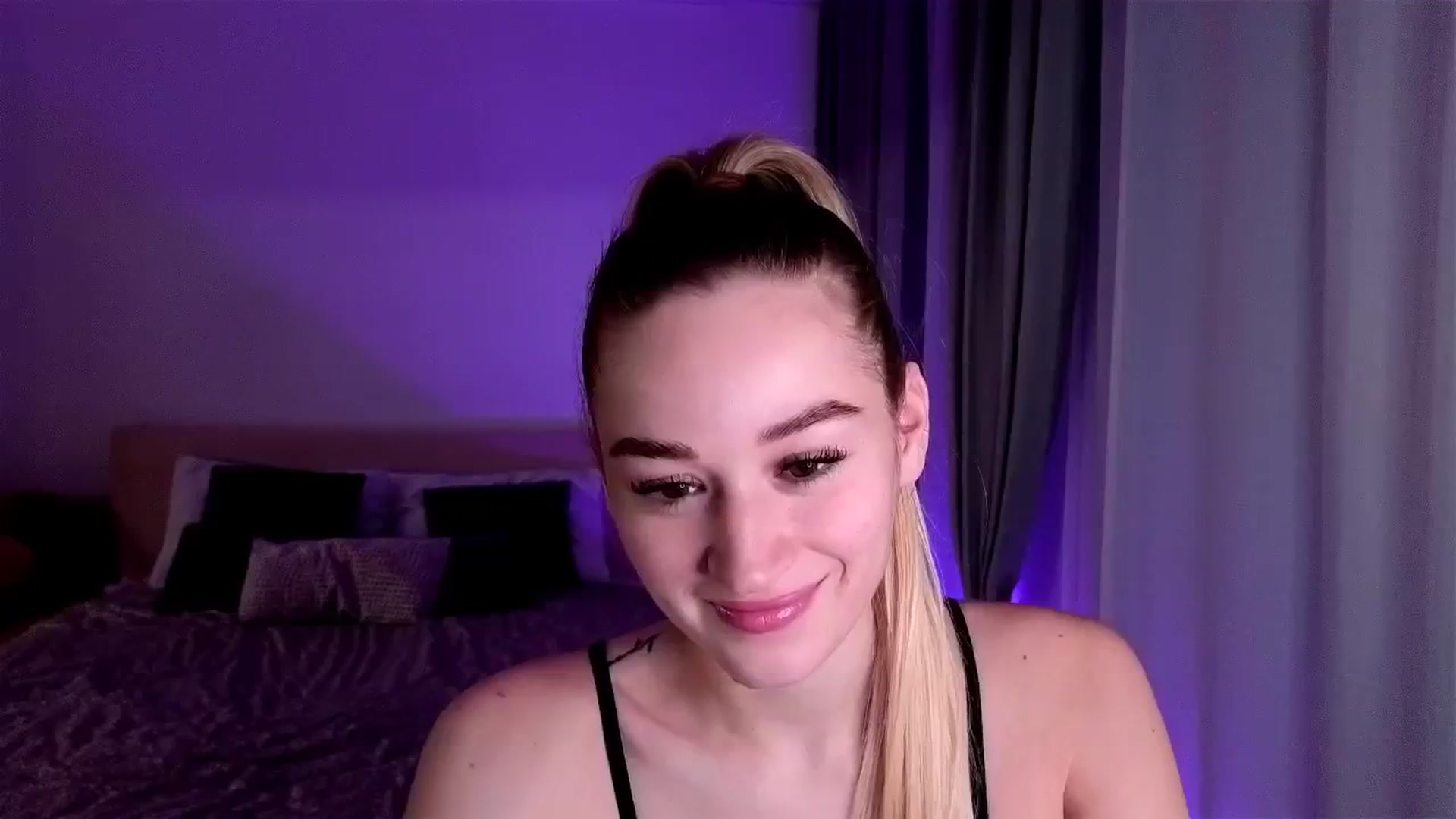Gallery image thumbnail from CheckmyPeach's myfreecams stream on, 02/18/2025, 06:09 image 14 of 20