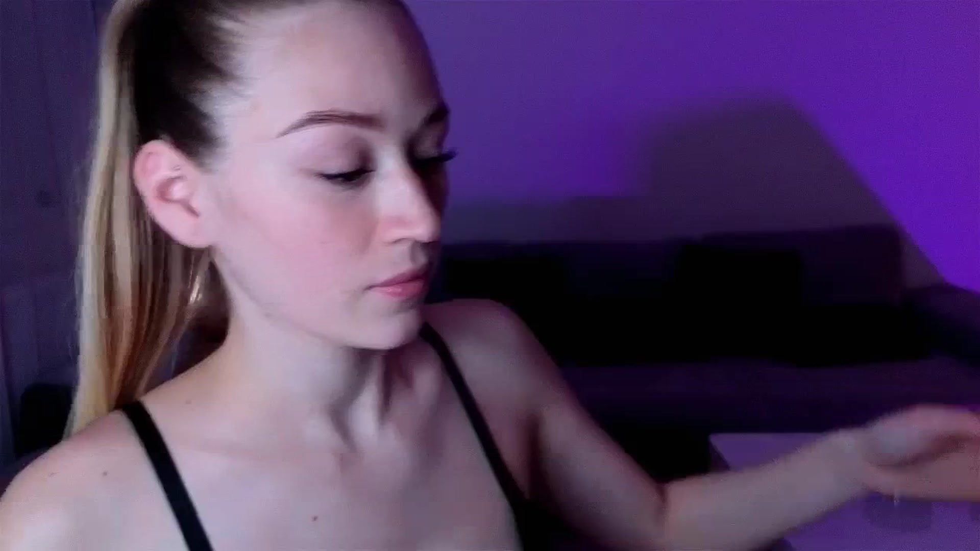 Gallery image thumbnail from CheckmyPeach's myfreecams stream on, 03/01/2025, 24:18 image 13 of 20