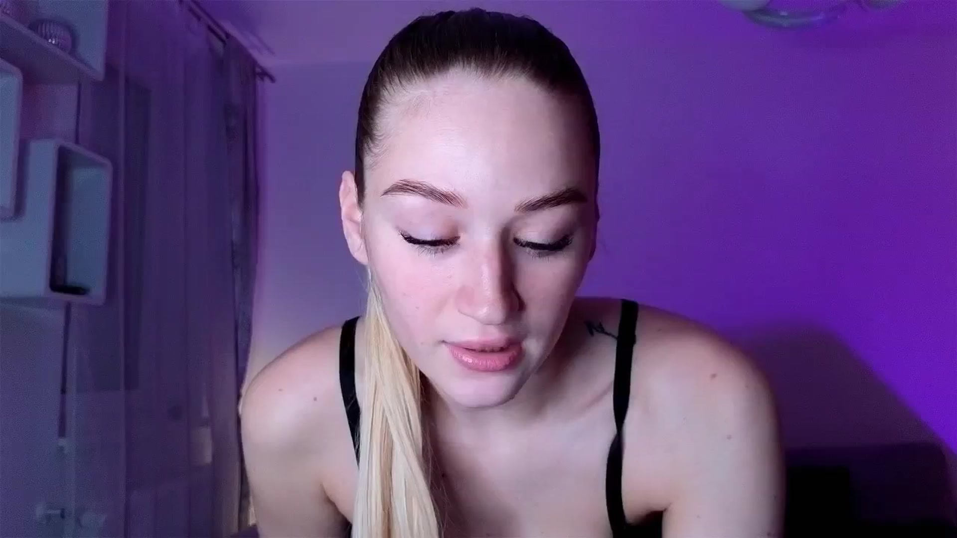 Gallery image thumbnail from CheckmyPeach's myfreecams stream on, 03/01/2025, 24:18 image 16 of 20