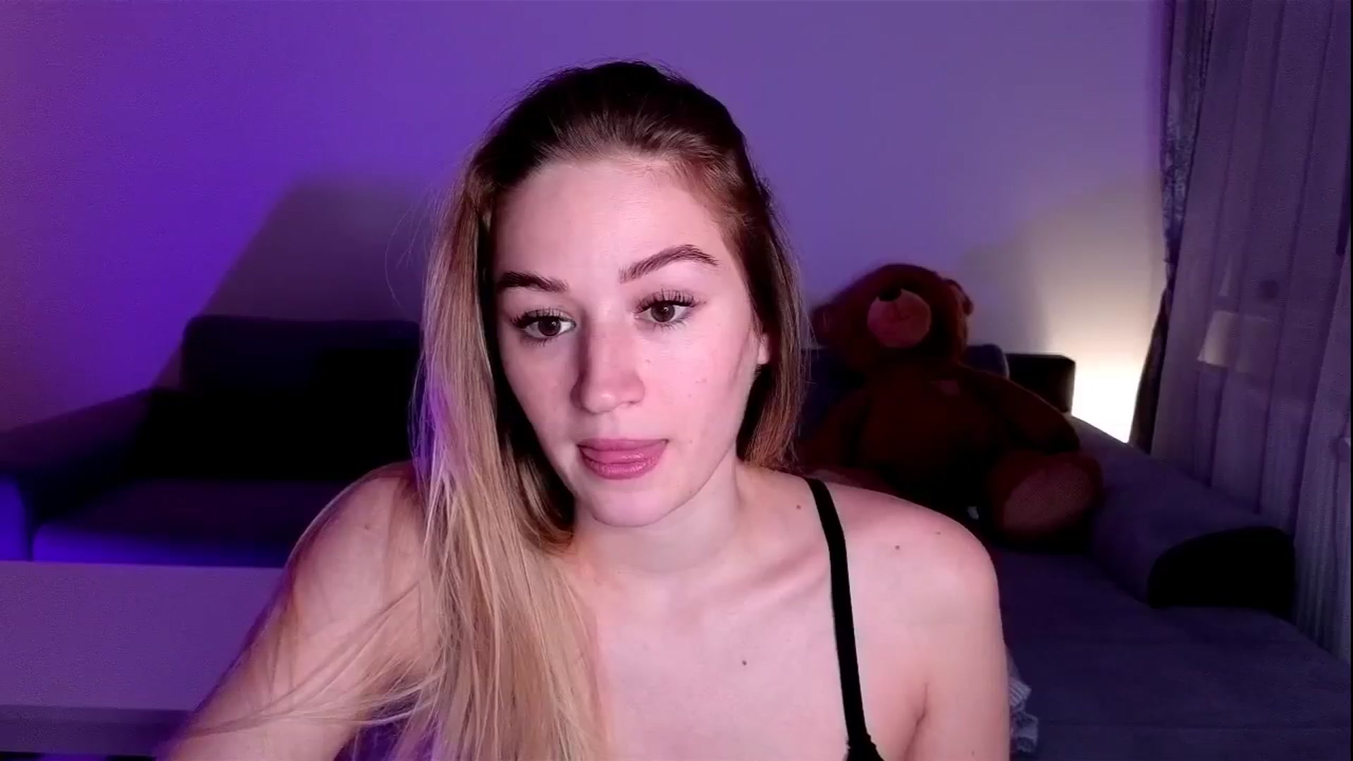 Gallery image thumbnail from CheckmyPeach's myfreecams stream on, 03/09/2025, 18:27 image 16 of 20
