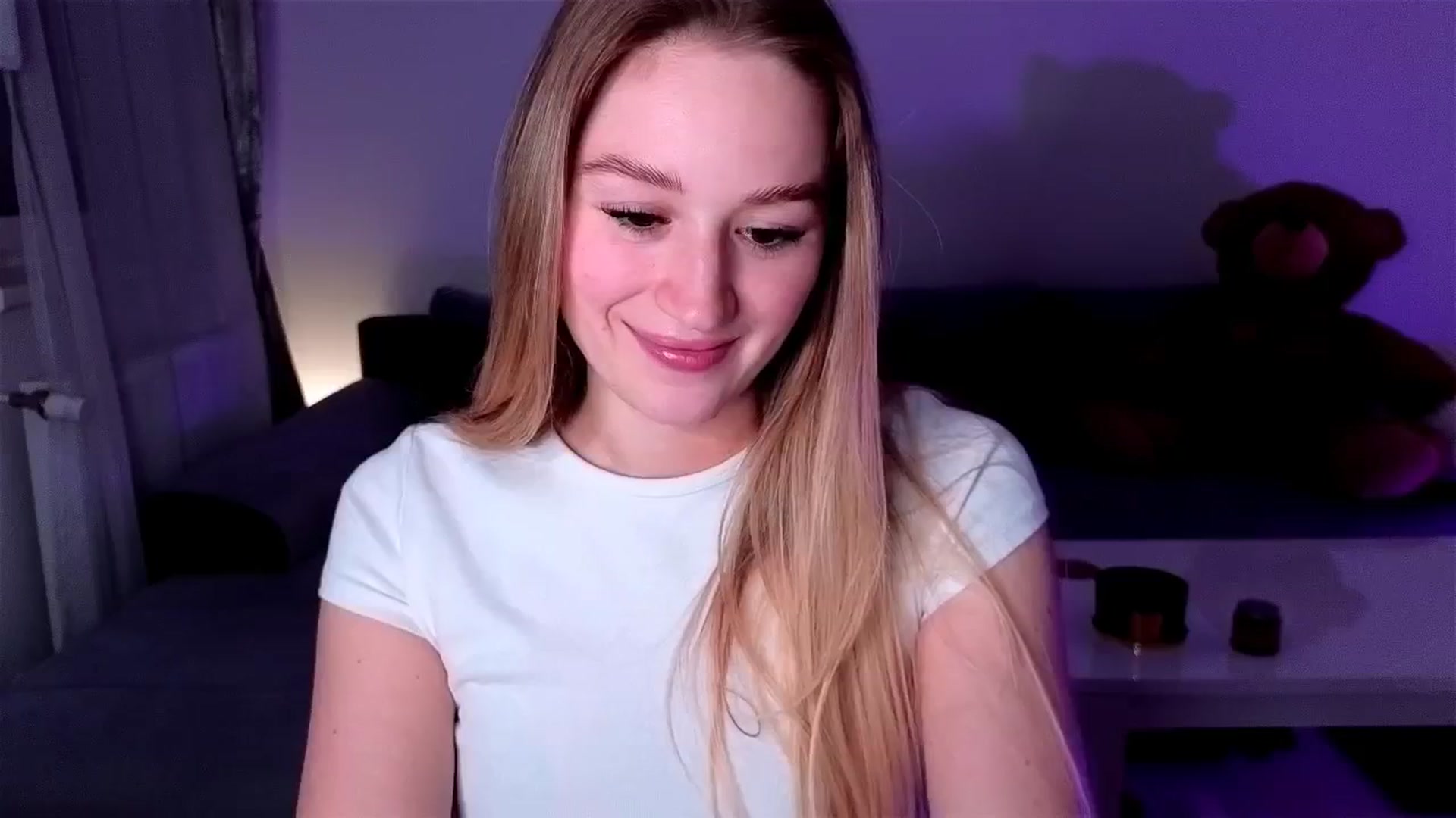 Gallery image thumbnail from CheckmyPeach's myfreecams stream on, 03/21/2025, 23:43 image 14 of 20