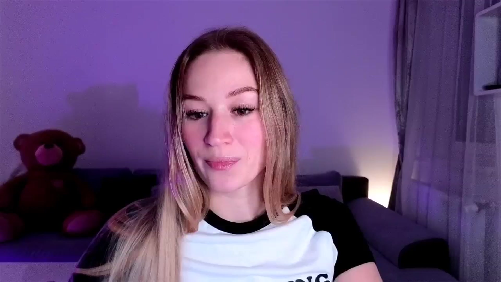 Gallery image thumbnail from CheckmyPeach's myfreecams stream on, 03/29/2025, 20:02 image 3 of 20