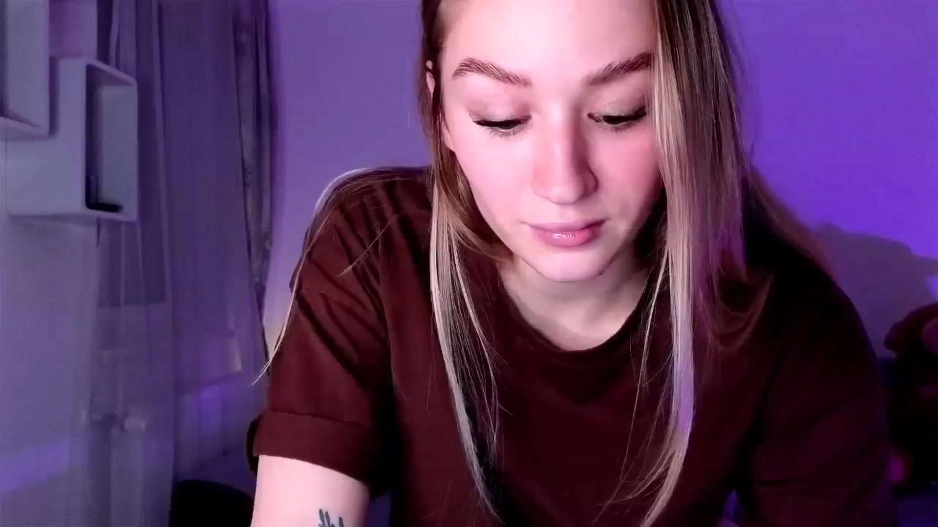 Gallery image thumbnail from CheckmyPeach's myfreecams stream on, 03/30/2025, 19:23 image 18 of 20