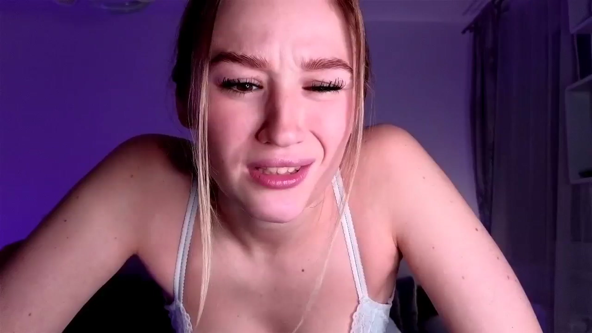 Gallery image thumbnail from CheckmyPeach's myfreecams stream on, 04/07/2025, 22:40 image 16 of 20