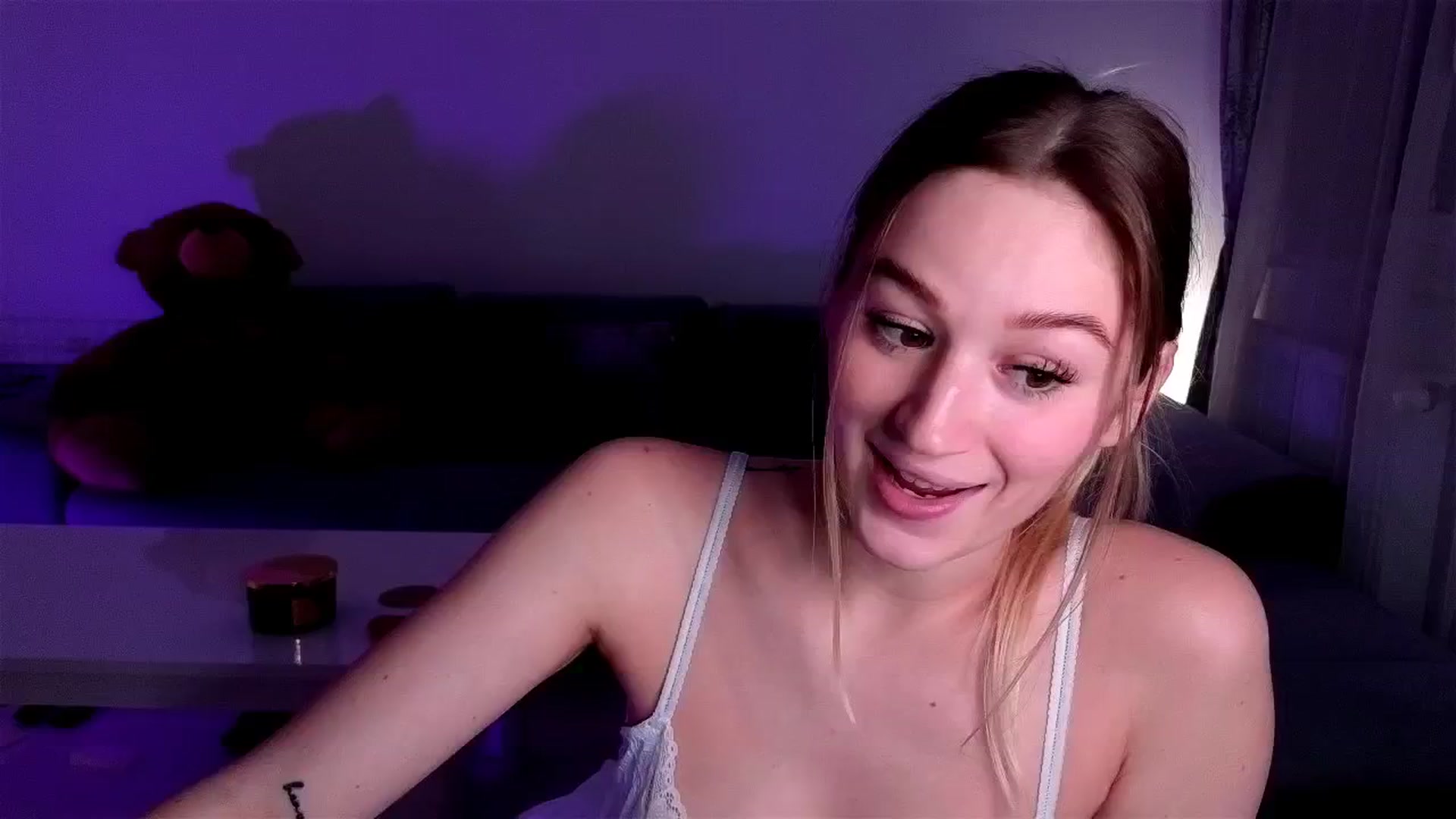 Gallery image thumbnail from CheckmyPeach's myfreecams stream on, 04/07/2025, 23:24 image 11 of 20