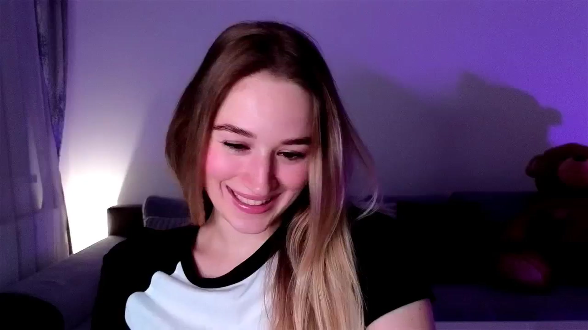 Gallery image thumbnail from CheckmyPeach's myfreecams stream on, 04/10/2025, 20:29 image 15 of 20