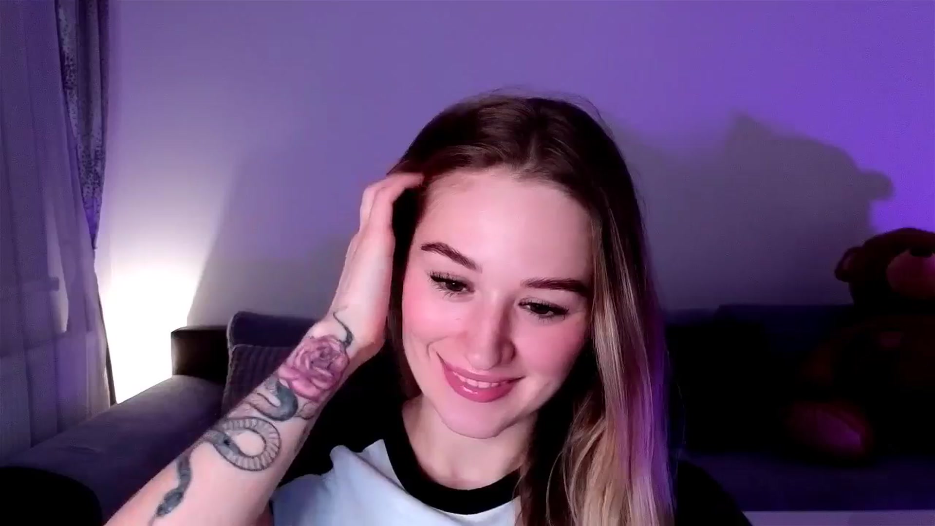 Gallery image thumbnail from CheckmyPeach's myfreecams stream on, 04/10/2025, 20:29 image 10 of 20