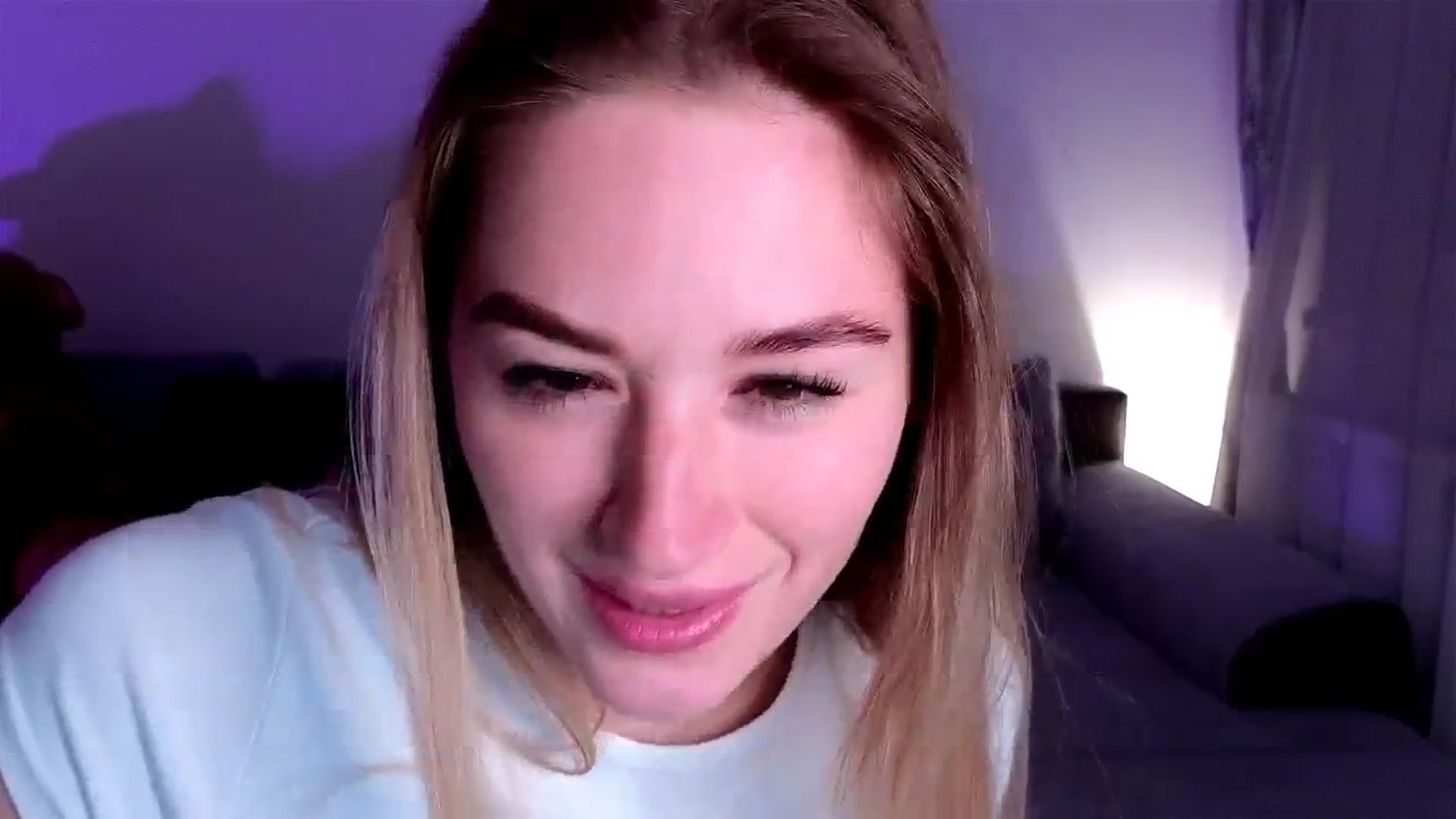 Gallery image thumbnail from CheckmyPeach's myfreecams stream on, 04/13/2025, 16:36 image 6 of 20