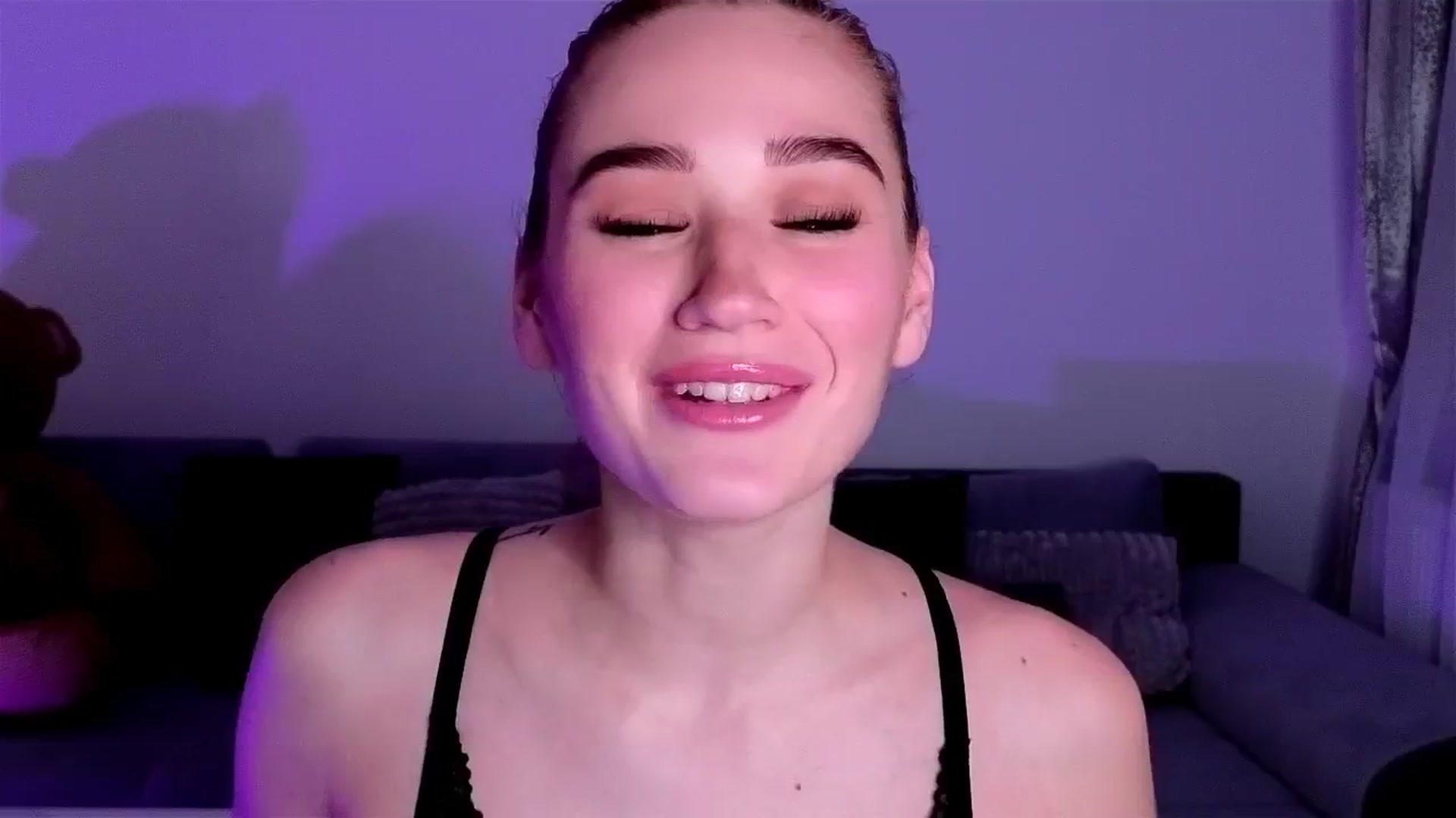 Gallery image thumbnail from CheckmyPeach's myfreecams stream on, 04/18/2025, 23:10 image 16 of 20