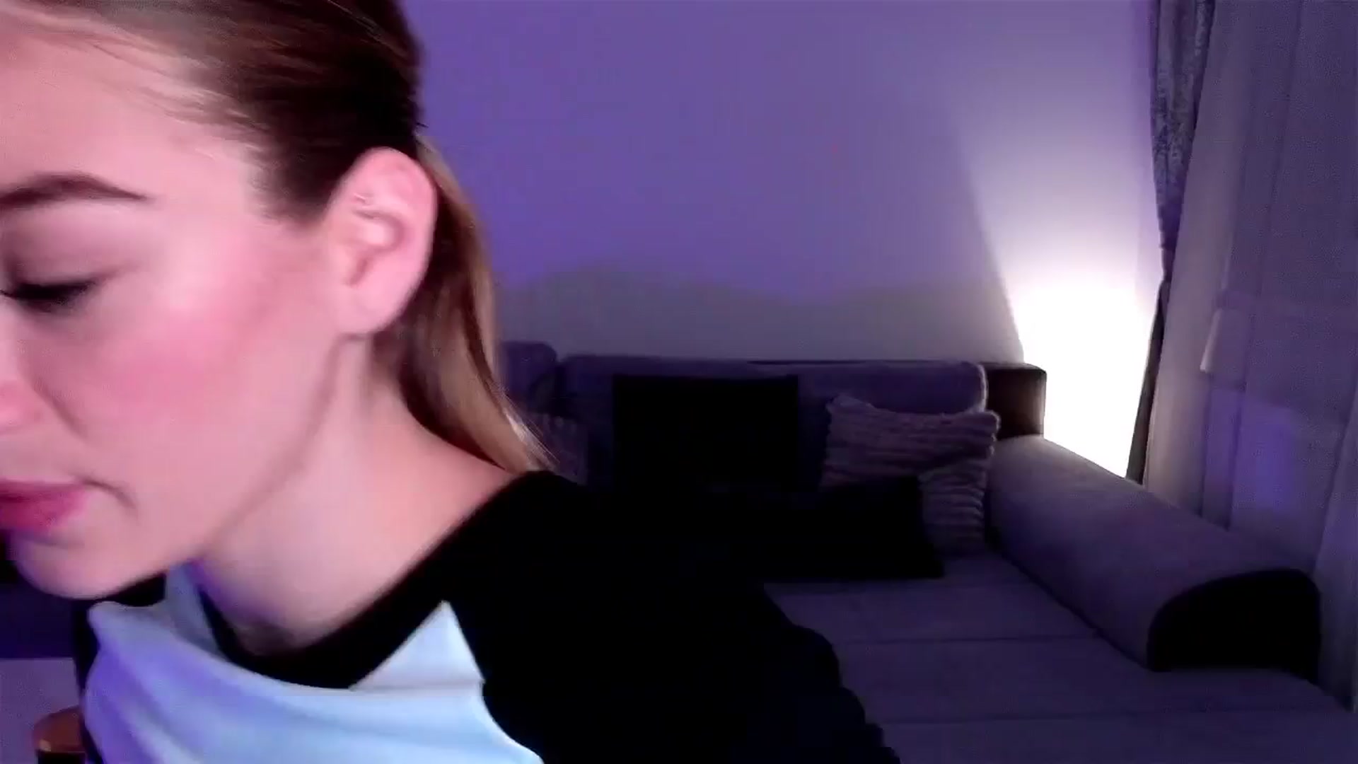Gallery image thumbnail from CheckmyPeach's myfreecams stream on, 04/22/2025, 22:41 image 13 of 20