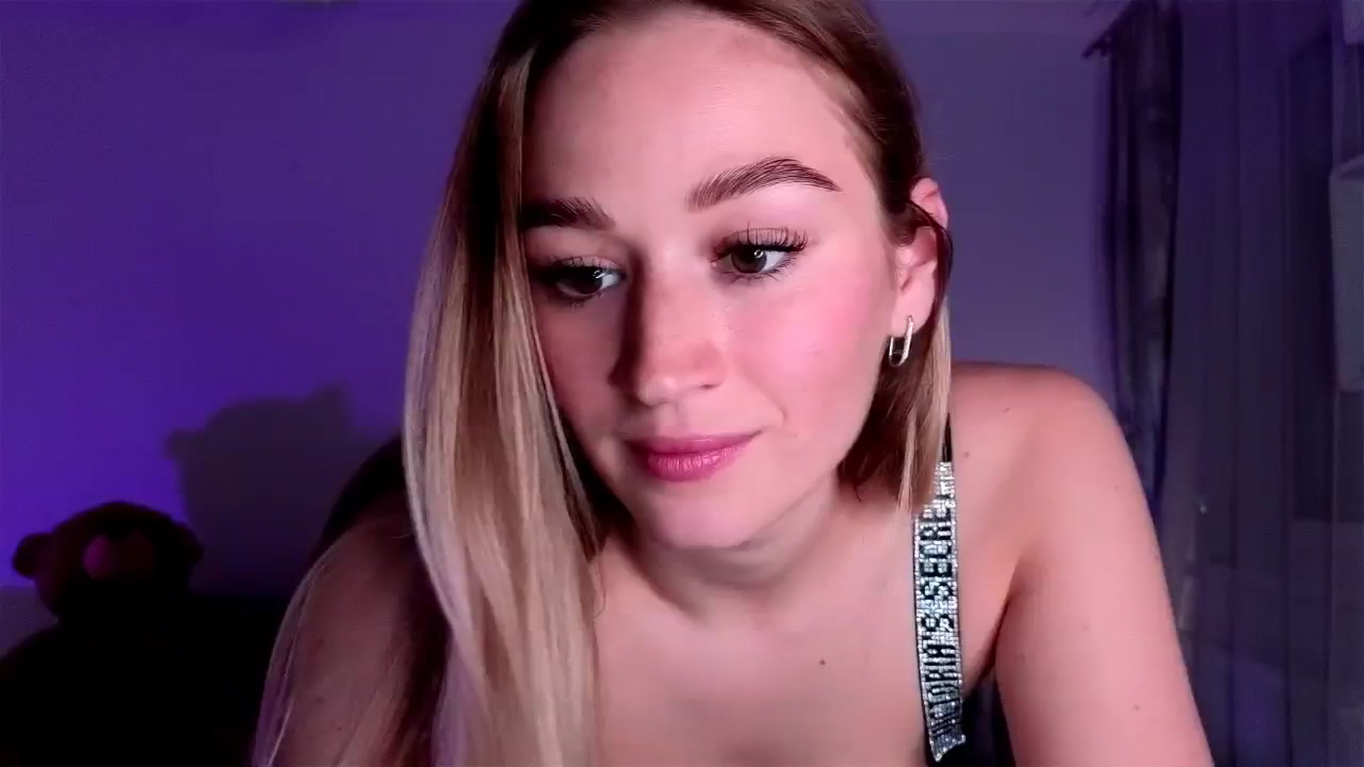 Gallery image thumbnail from CheckmyPeach's myfreecams stream on, 05/03/2025, 16:27 image 6 of 20