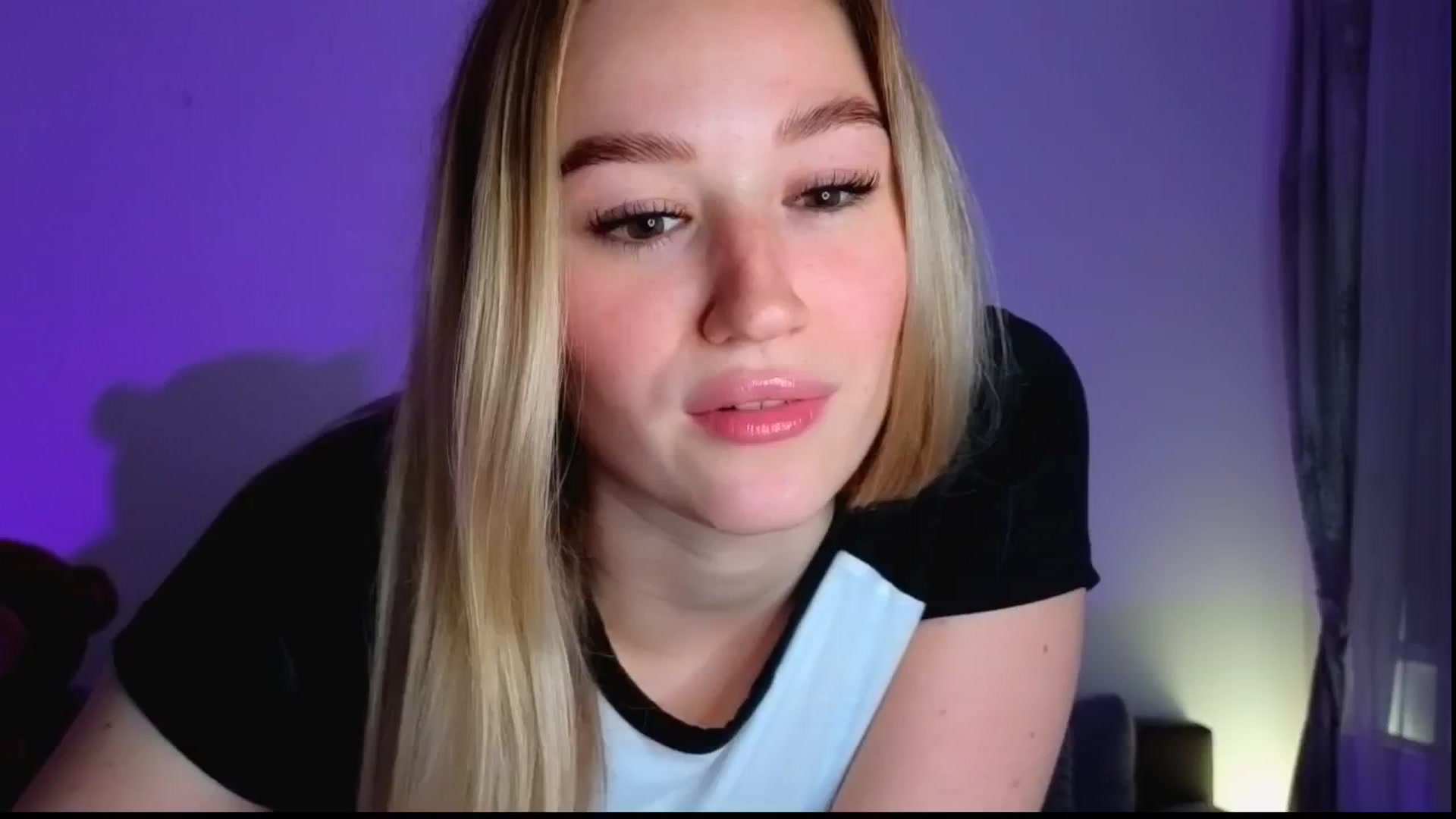 Gallery image thumbnail from CheckmyPeach's myfreecams stream on, 06/03/2025, 21:59 image 3 of 20