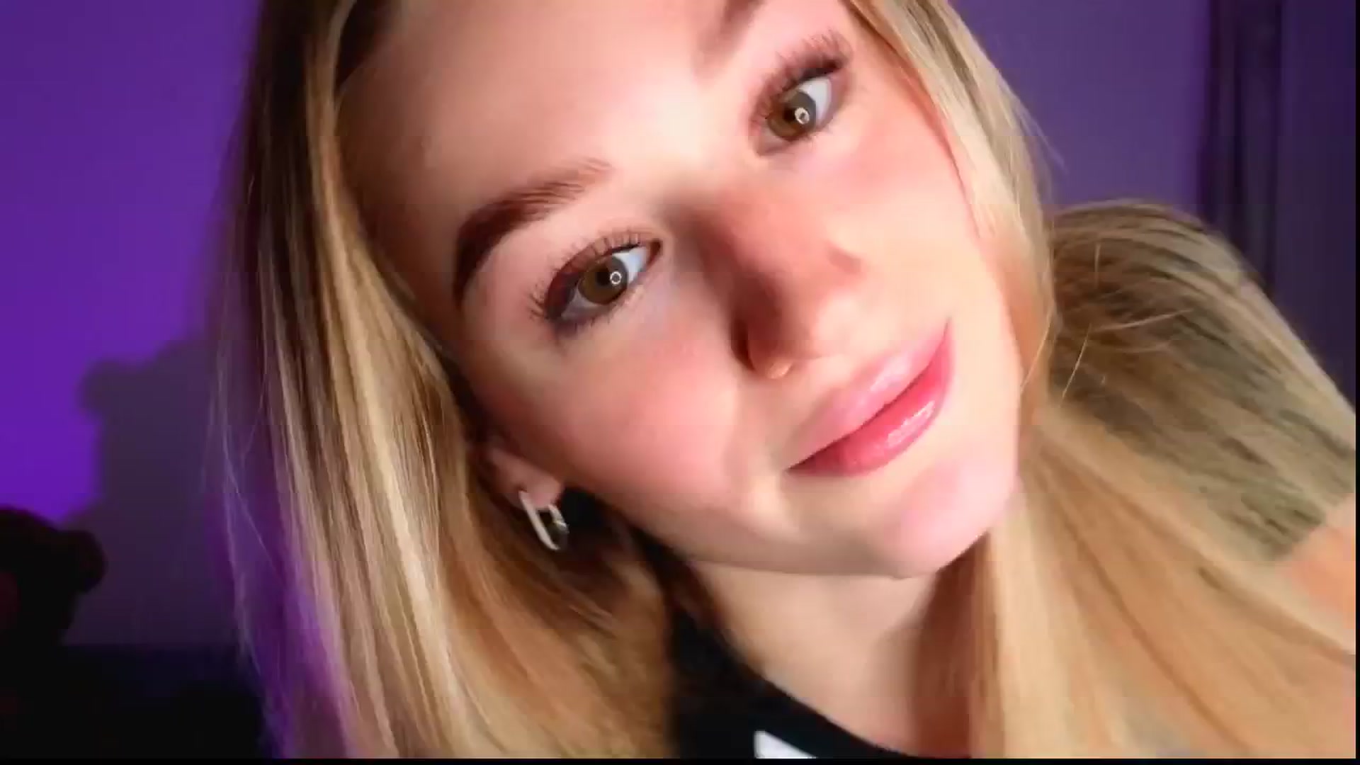 Gallery image thumbnail from CheckmyPeach's myfreecams stream on, 06/03/2025, 21:59 image 4 of 20