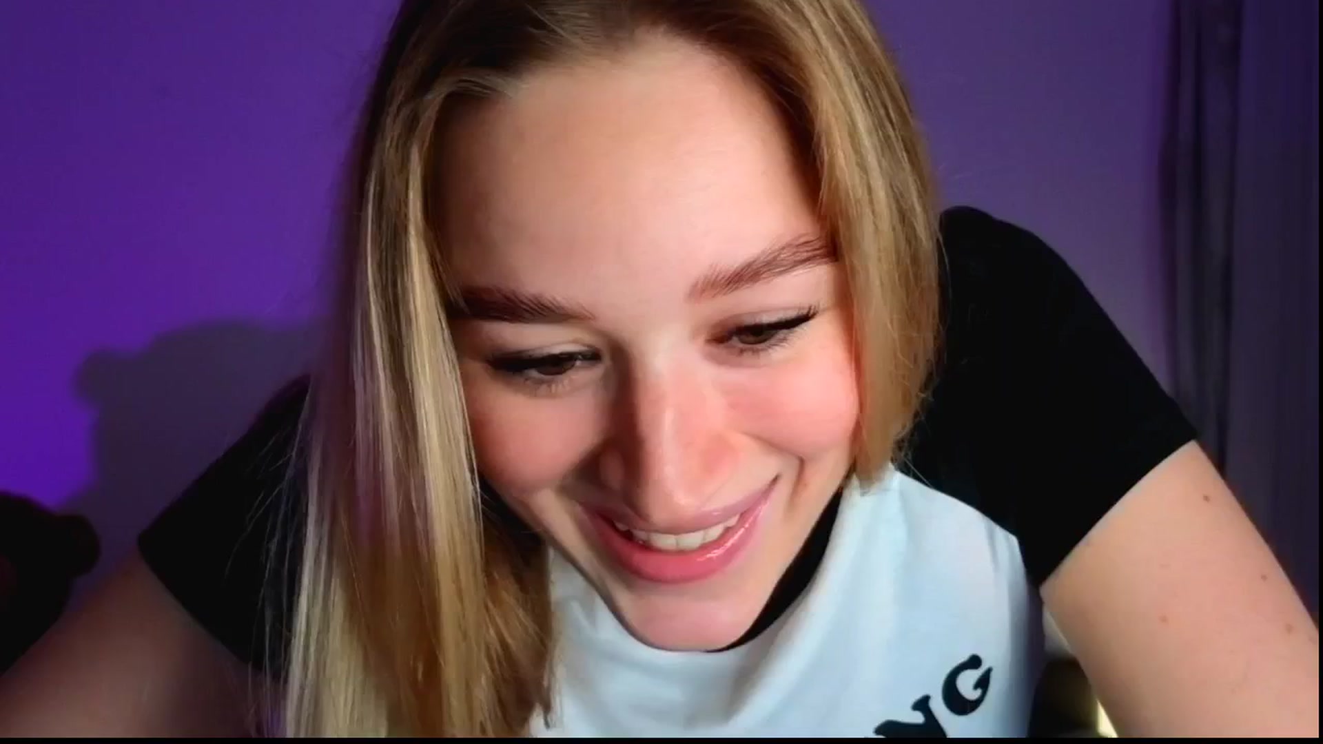 Gallery image thumbnail from CheckmyPeach's myfreecams stream on, 06/03/2025, 21:59 image 2 of 20