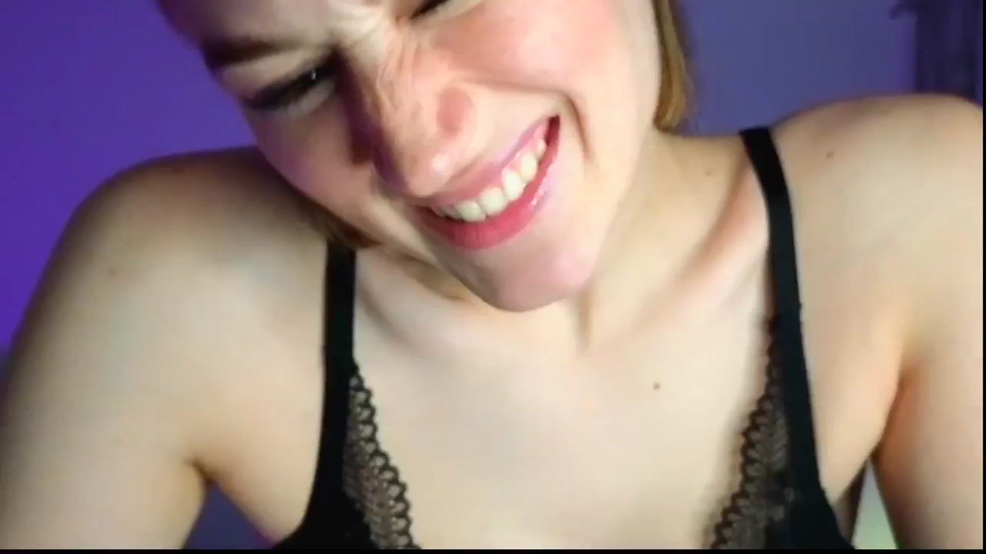 Gallery image thumbnail from CheckmyPeach's myfreecams stream on, 06/03/2025, 21:59 image 16 of 20