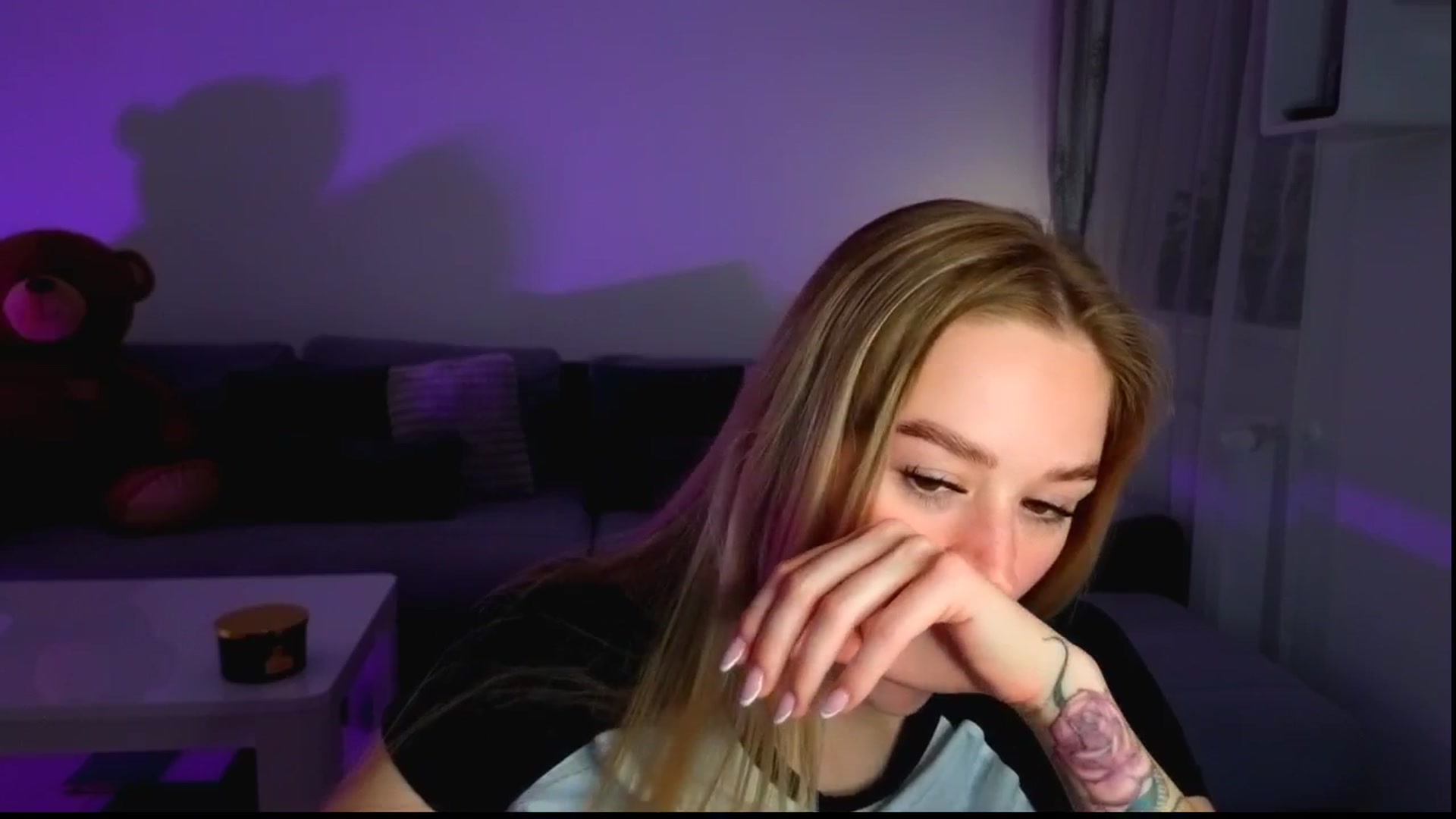 Gallery image thumbnail from CheckmyPeach's myfreecams stream on, 06/03/2025, 23:30 image 17 of 20