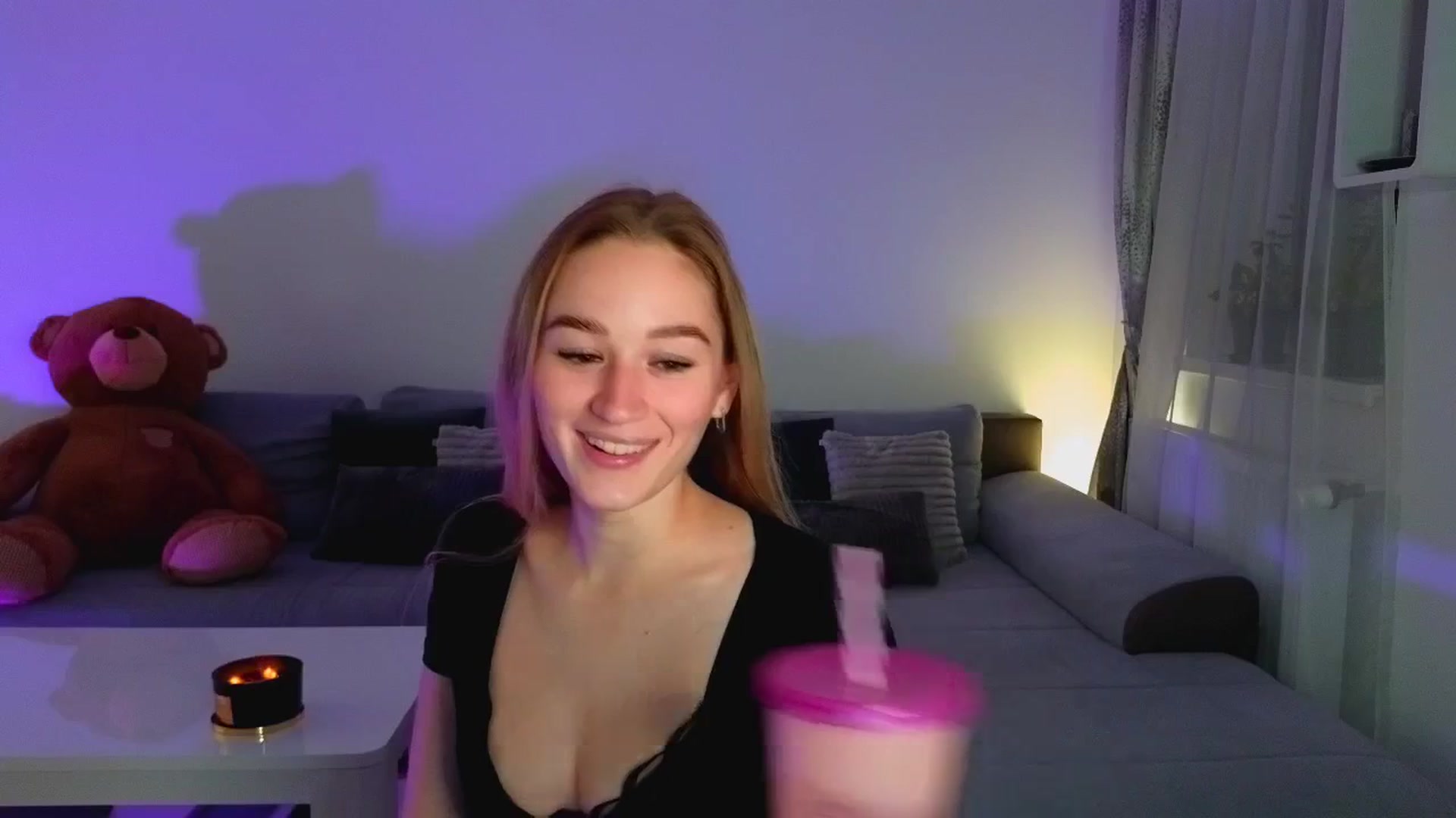 Gallery image thumbnail from CheckmyPeach's myfreecams stream on, 06/05/2025, 20:02 image 13 of 20