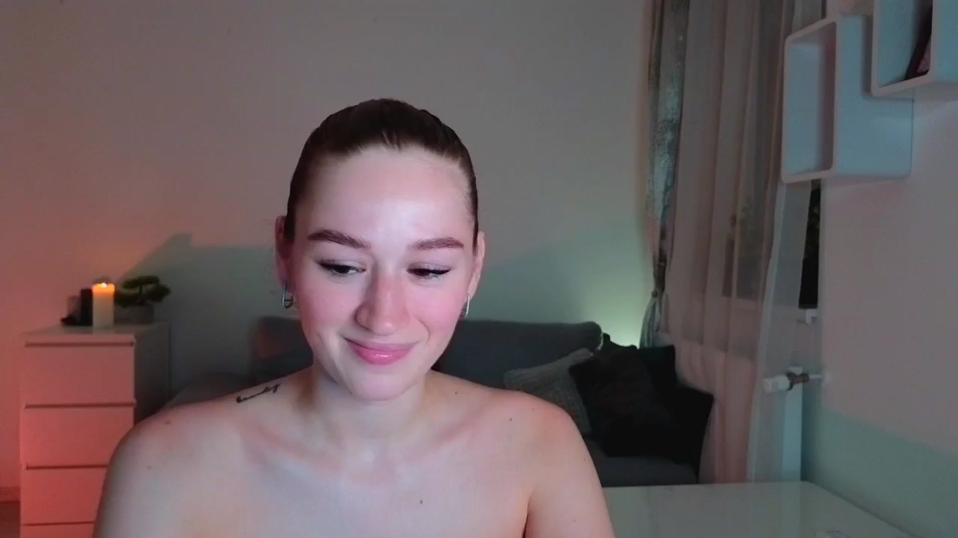 Gallery image thumbnail from CheckmyPeach's myfreecams stream on, 06/10/2025, 23:34 image 16 of 20