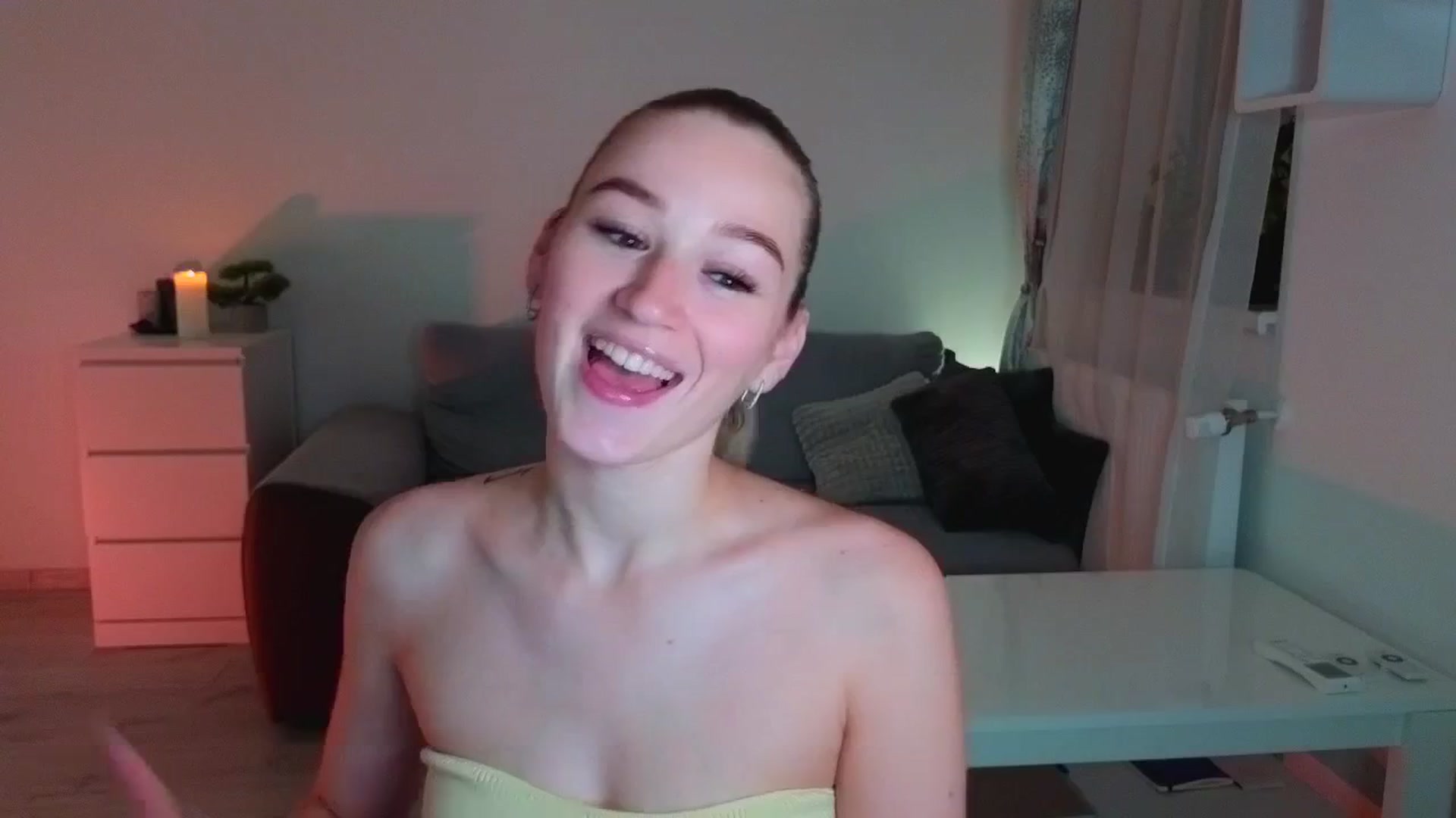 Gallery image thumbnail from CheckmyPeach's myfreecams stream on, 06/10/2025, 23:34 image 2 of 20