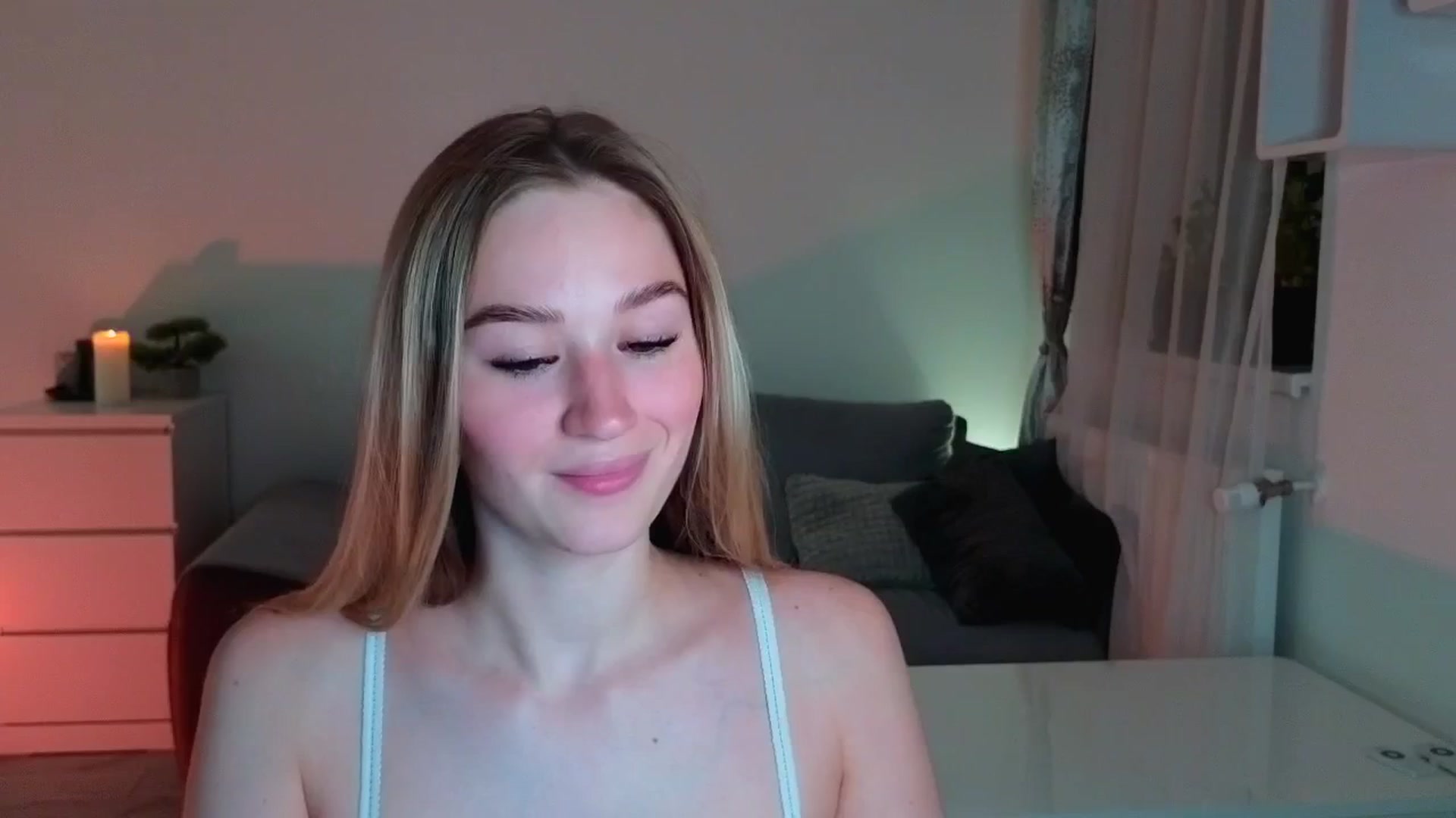 Gallery image thumbnail from CheckmyPeach's myfreecams stream on, 06/11/2025, 18:39 image 19 of 20
