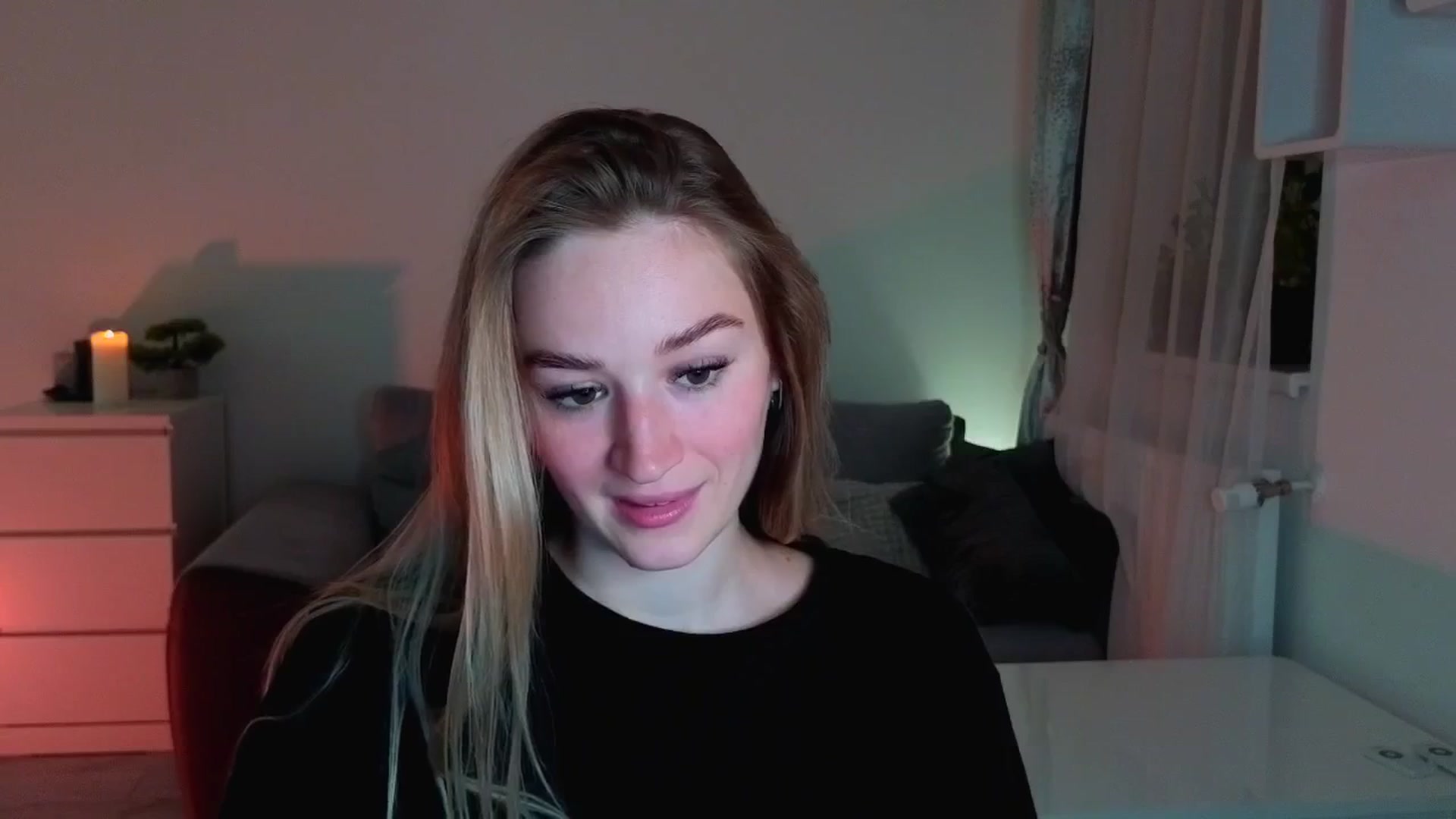 Gallery image thumbnail from CheckmyPeach's myfreecams stream on, 06/11/2025, 18:39 image 15 of 20