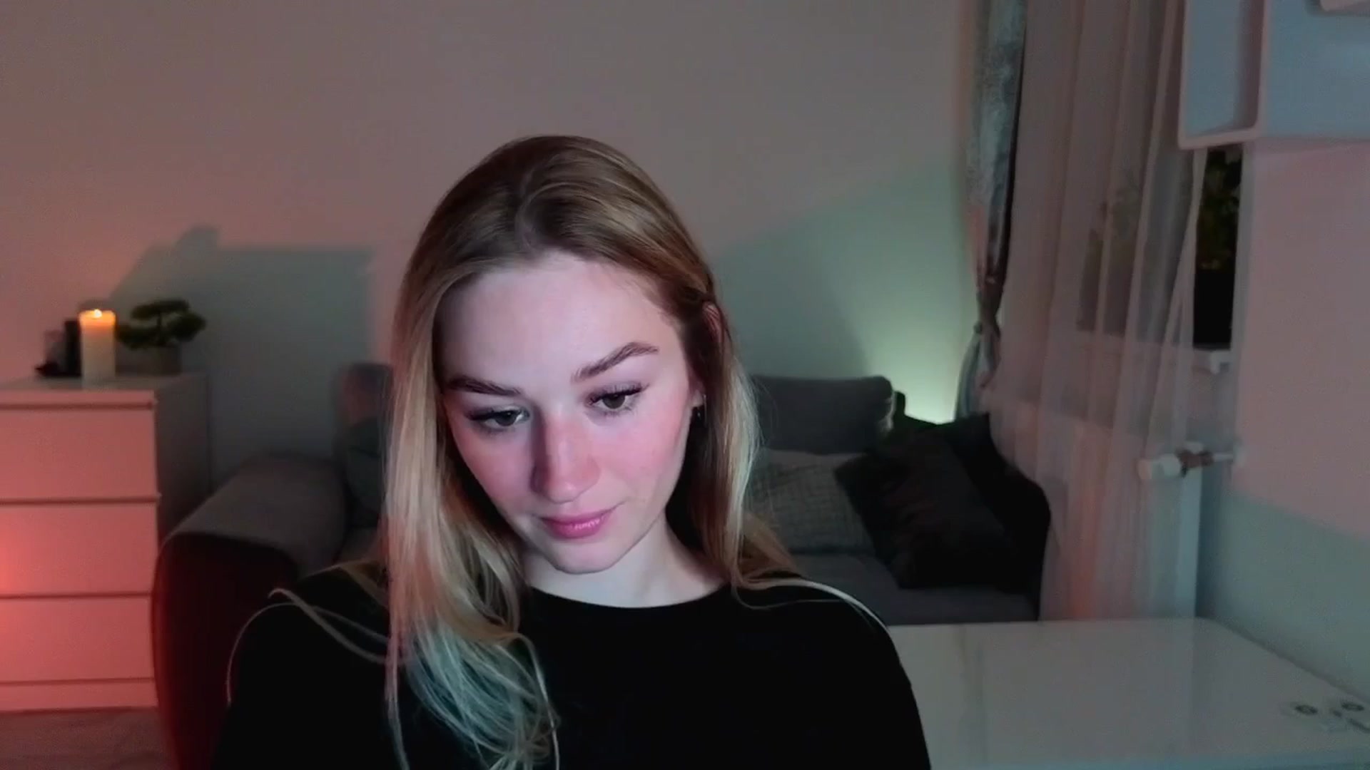 Gallery image thumbnail from CheckmyPeach's myfreecams stream on, 06/11/2025, 18:39 image 16 of 20