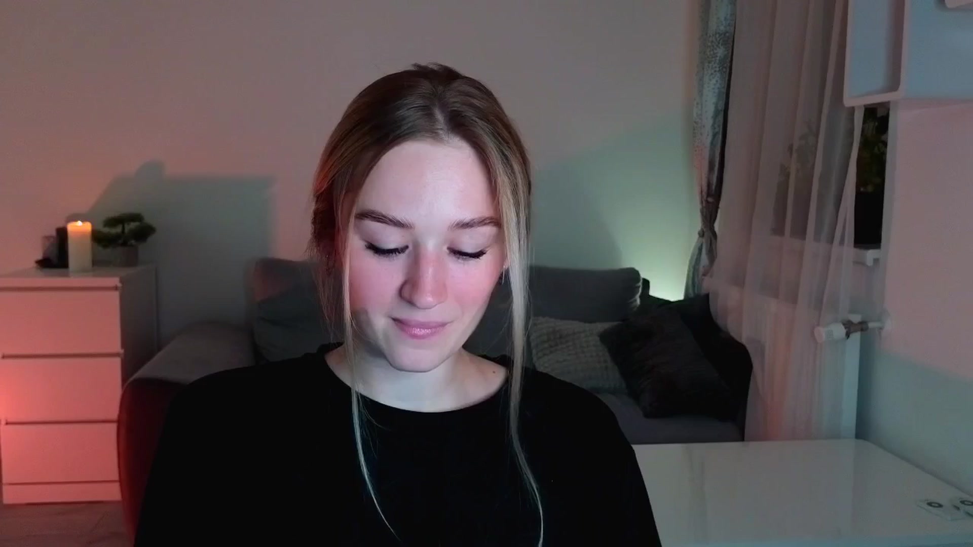 Gallery image thumbnail from CheckmyPeach's myfreecams stream on, 06/11/2025, 18:39 image 12 of 20