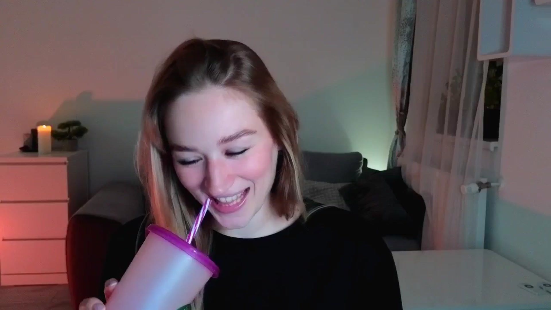 Gallery image thumbnail from CheckmyPeach's myfreecams stream on, 06/11/2025, 18:39 image 10 of 20