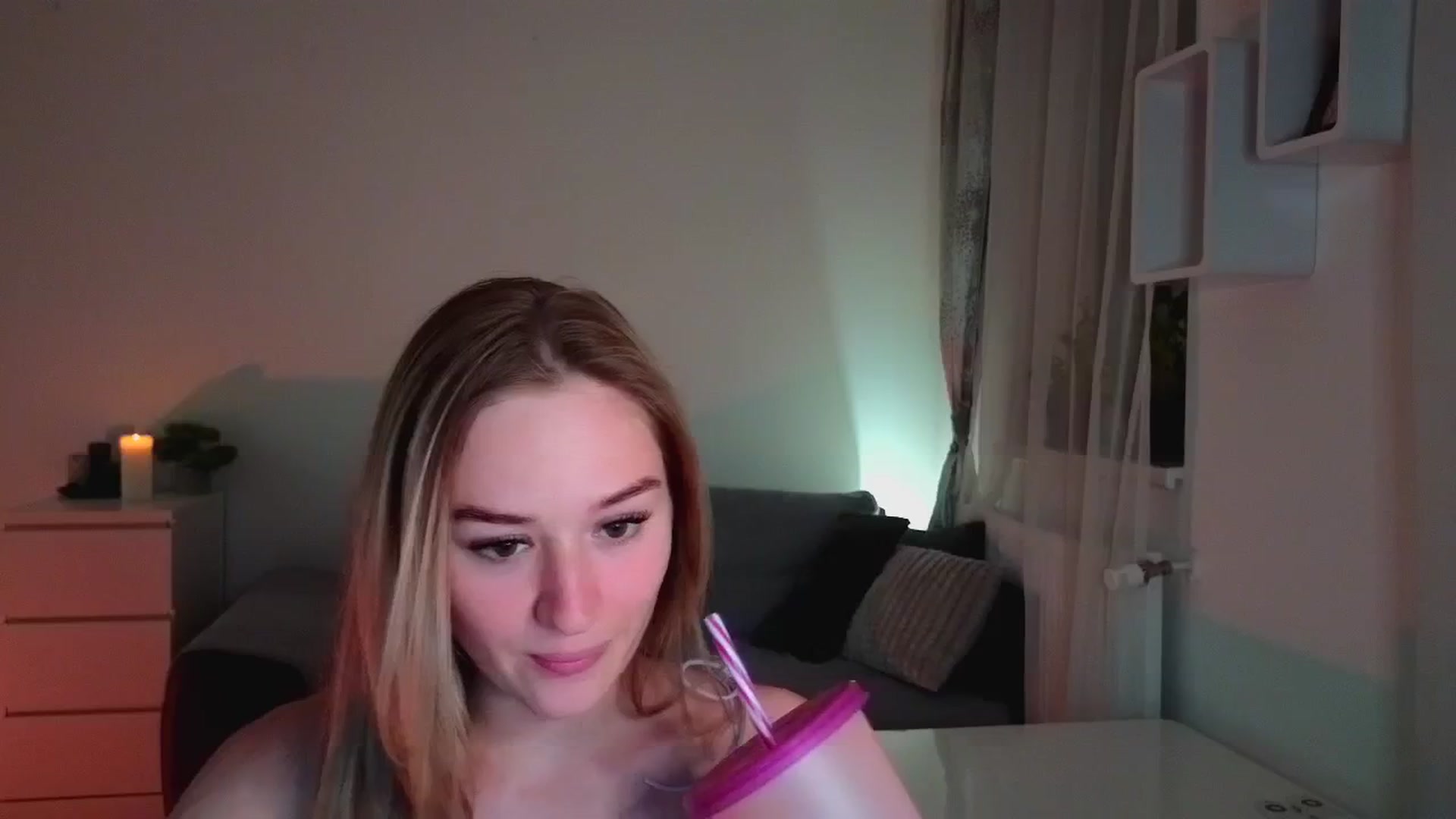 Gallery image thumbnail from CheckmyPeach's myfreecams stream on, 06/13/2025, 19:34 image 11 of 20