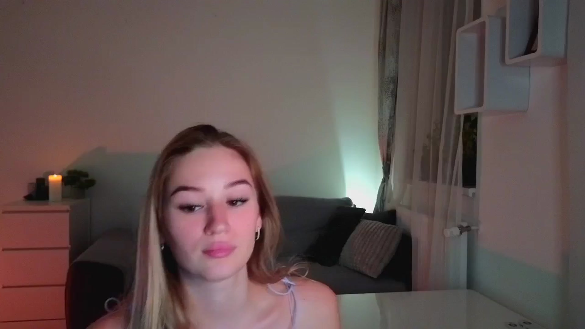 Gallery image thumbnail from CheckmyPeach's myfreecams stream on, 06/13/2025, 19:34 image 12 of 20