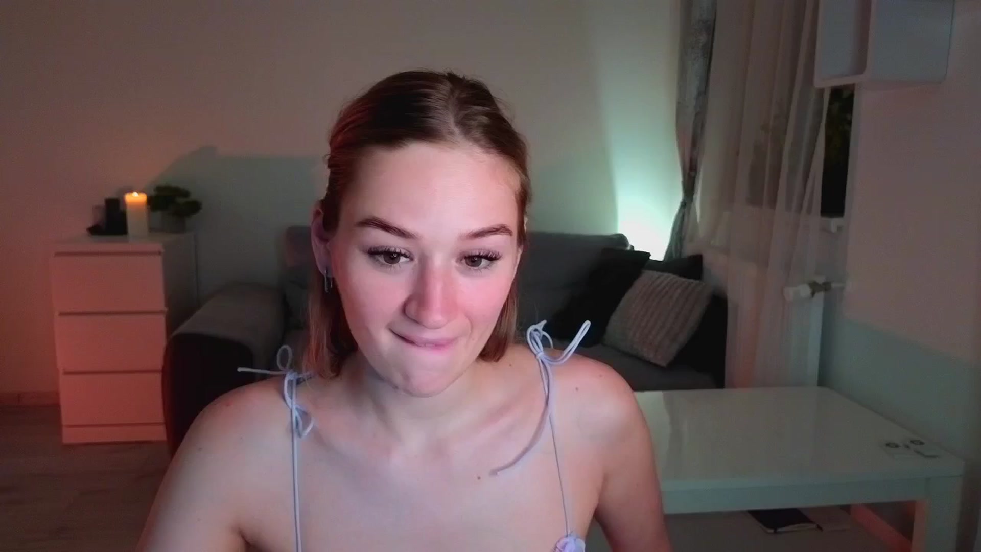 Gallery image thumbnail from CheckmyPeach's myfreecams stream on, 06/13/2025, 19:34 image 19 of 20