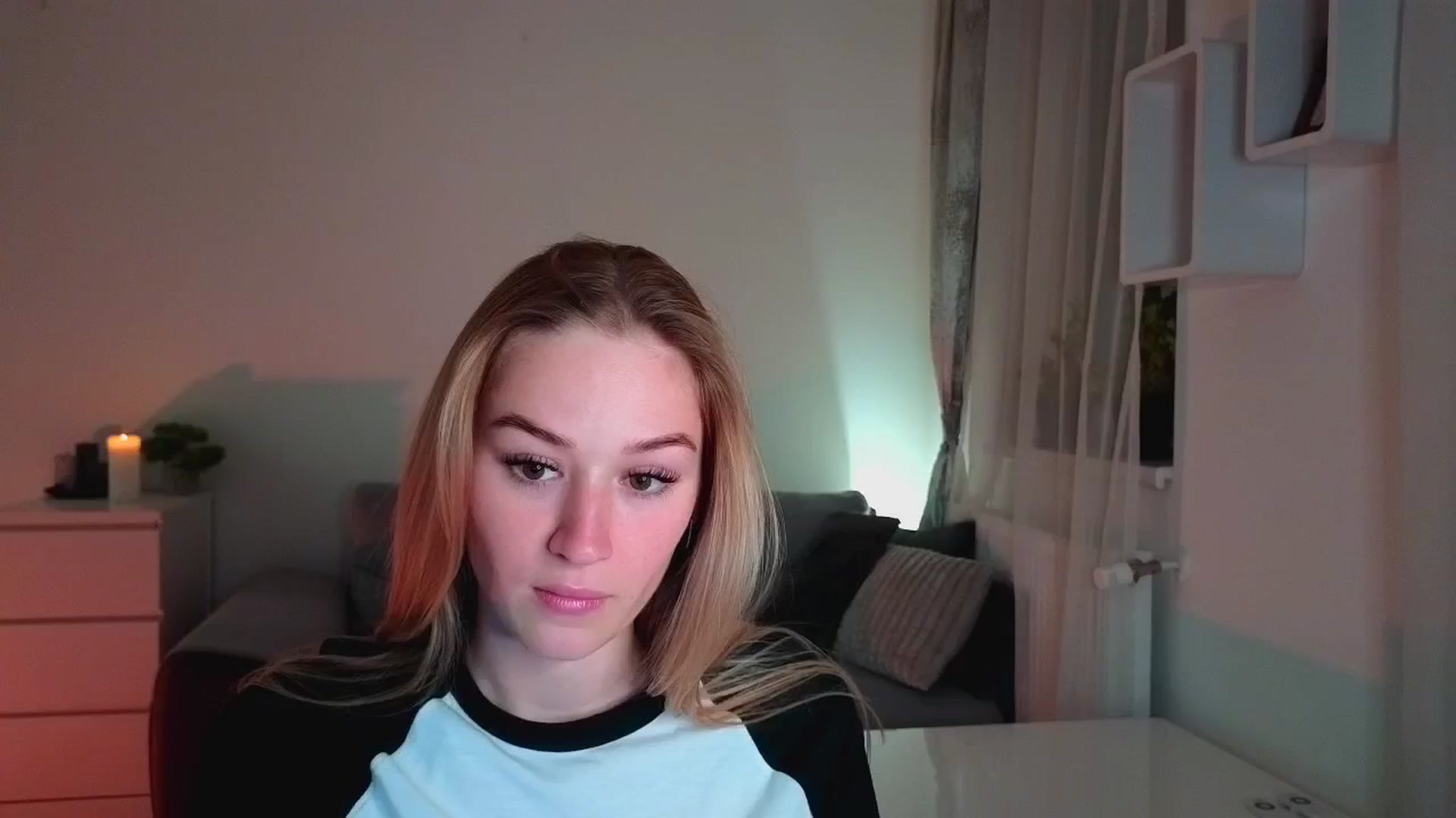 Gallery image thumbnail from CheckmyPeach's myfreecams stream on, 06/13/2025, 19:34 image 7 of 20