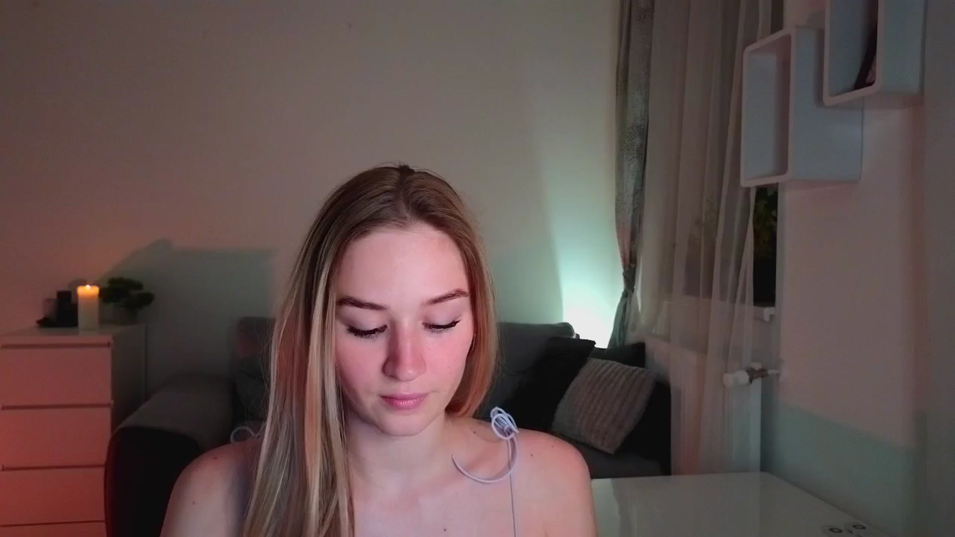 Gallery image thumbnail from CheckmyPeach's myfreecams stream on, 06/13/2025, 19:34 image 9 of 20