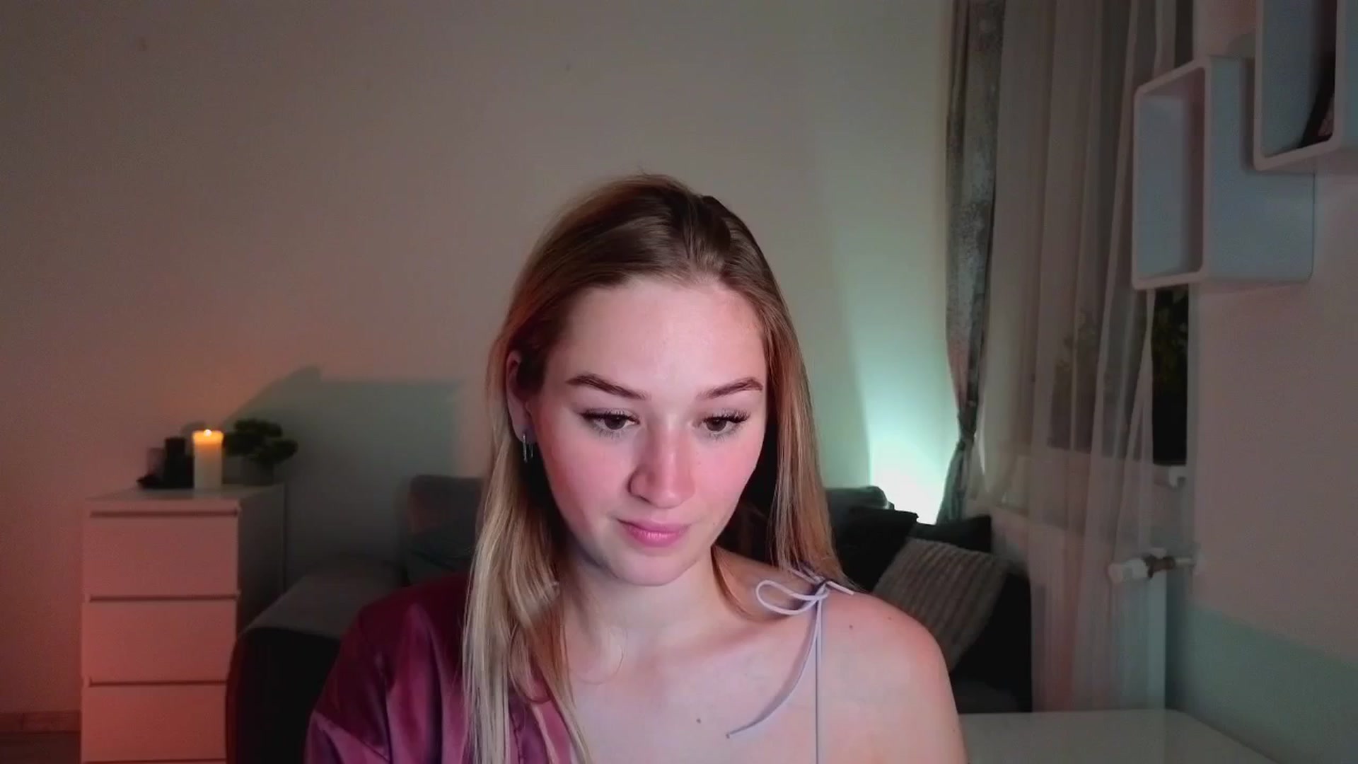 Gallery image thumbnail from CheckmyPeach's myfreecams stream on, 06/13/2025, 21:01 image 12 of 20