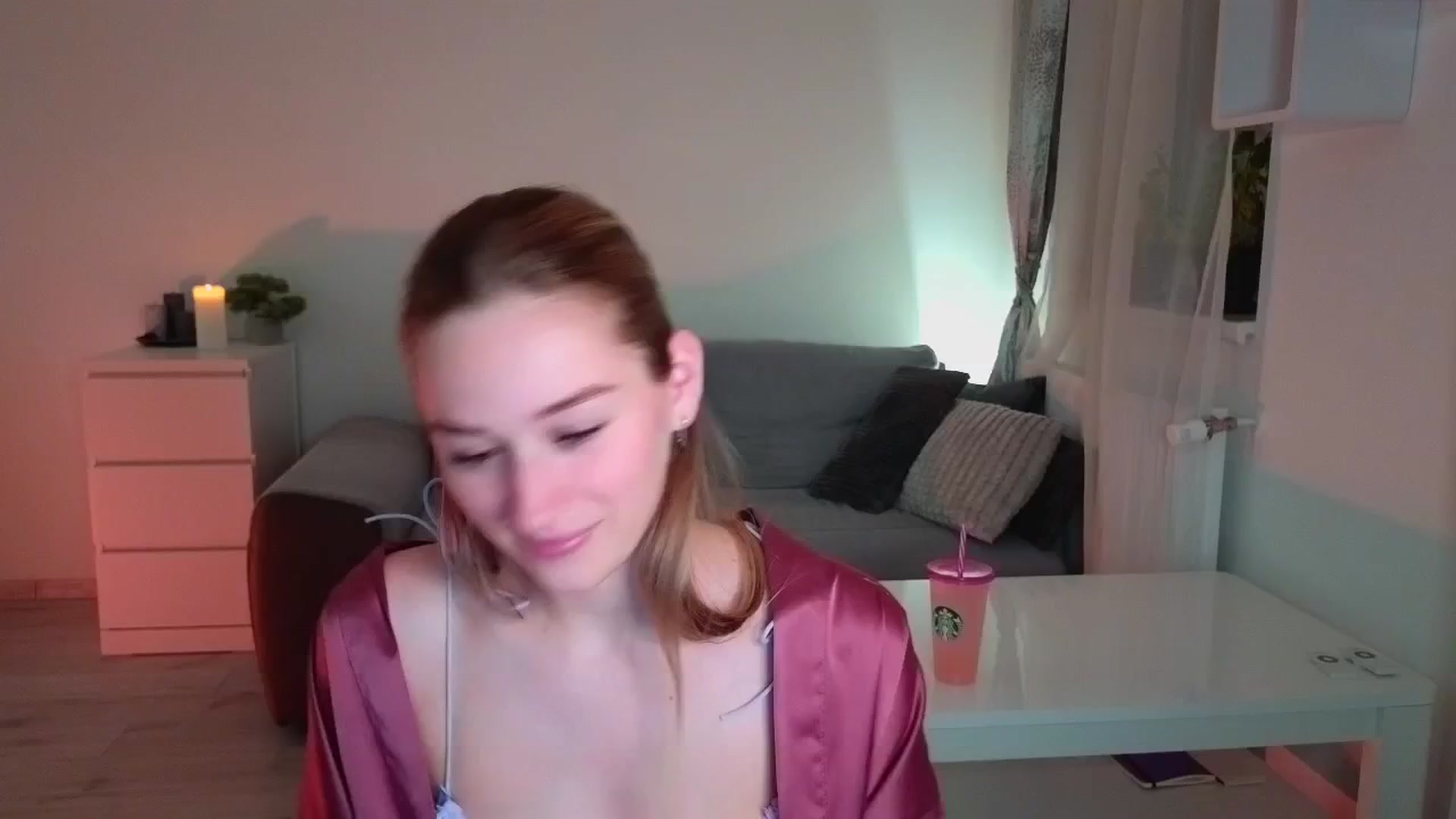 Gallery image thumbnail from CheckmyPeach's myfreecams stream on, 06/13/2025, 21:01 image 19 of 20