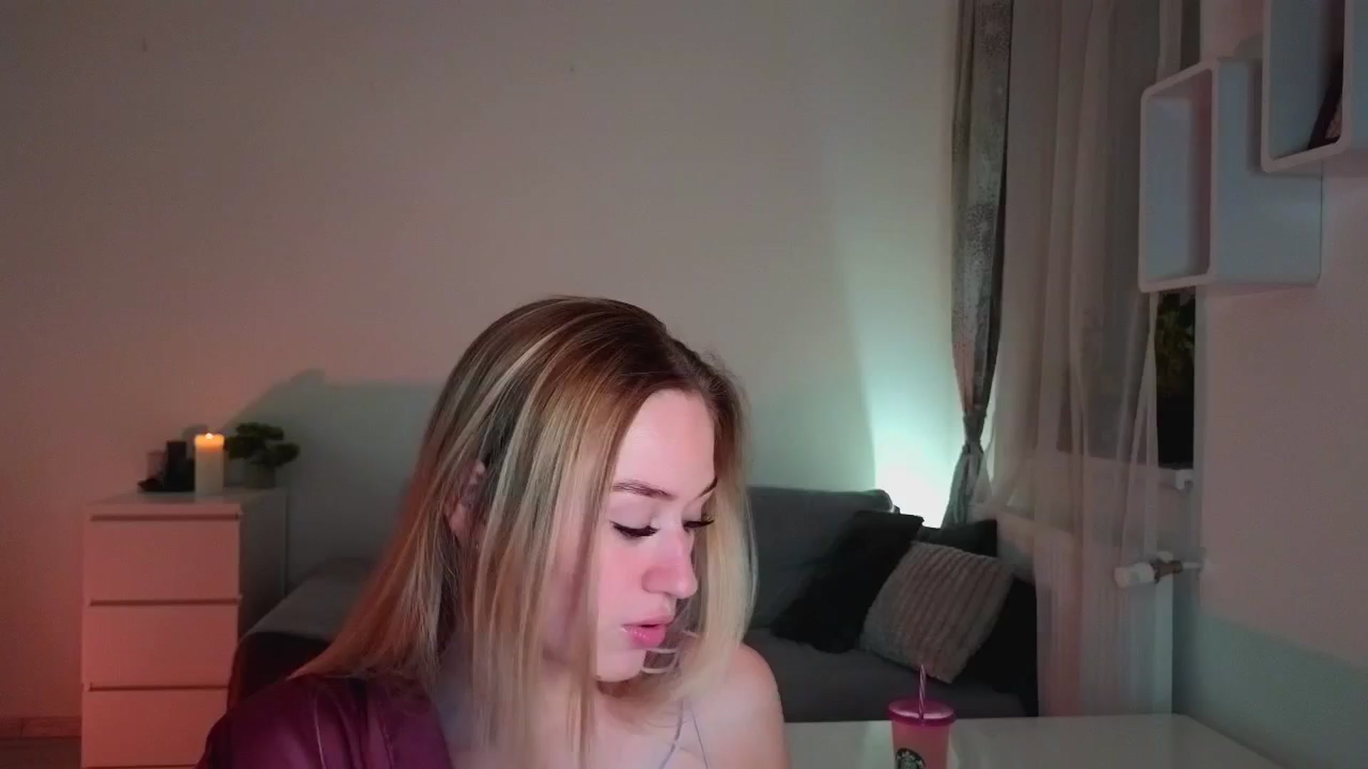 Gallery image thumbnail from CheckmyPeach's myfreecams stream on, 06/13/2025, 21:01 image 13 of 20