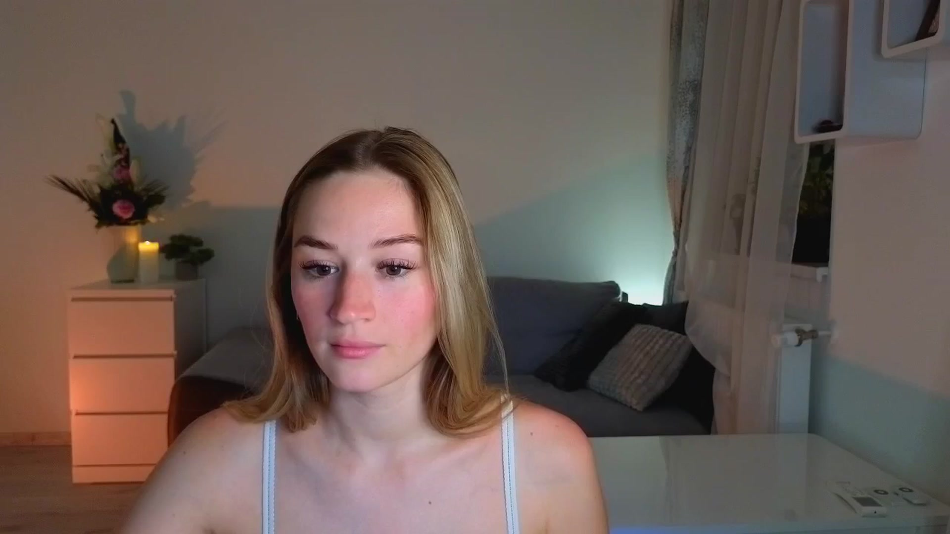 Gallery image thumbnail from CheckmyPeach's myfreecams stream on, 06/16/2025, 20:53 image 13 of 20