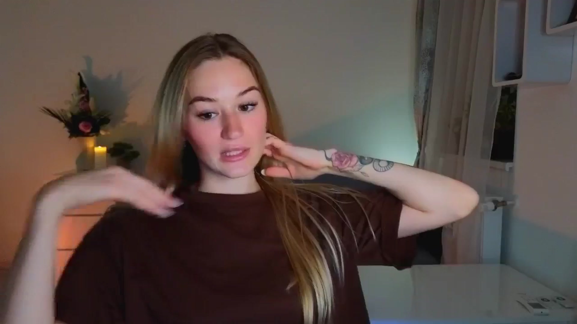 Gallery image thumbnail from CheckmyPeach's myfreecams stream on, 06/16/2025, 20:53 image 9 of 20