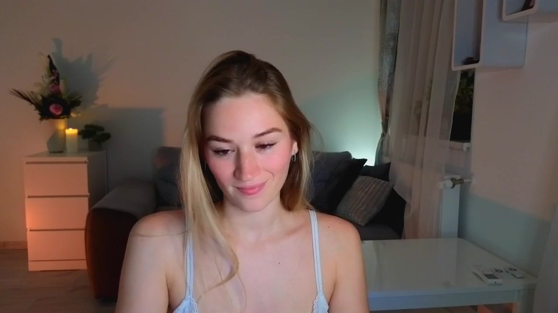 Gallery image thumbnail from CheckmyPeach's myfreecams stream on, 06/16/2025, 20:53 image 15 of 20