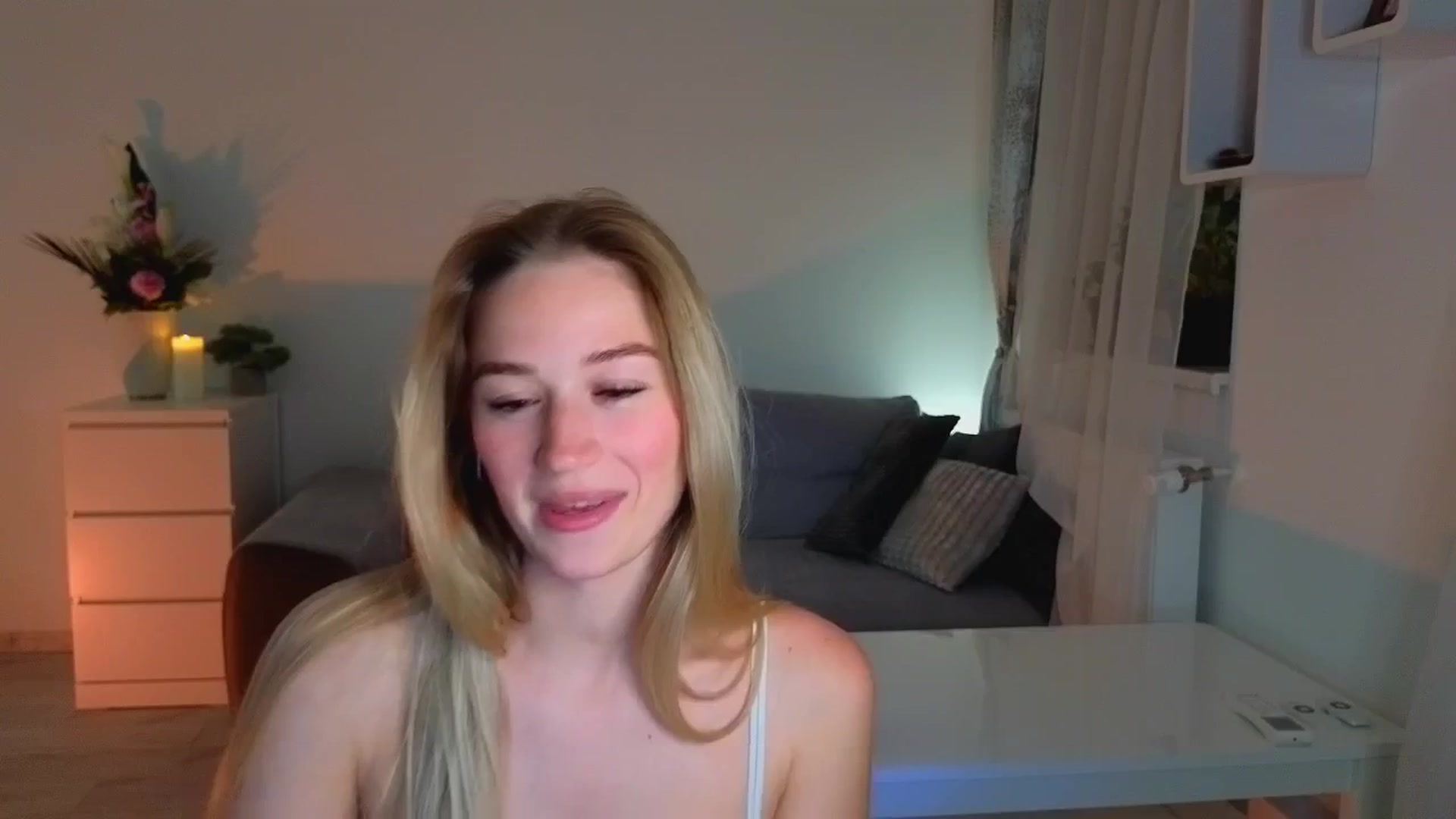 Gallery image thumbnail from CheckmyPeach's myfreecams stream on, 06/16/2025, 20:53 image 16 of 20