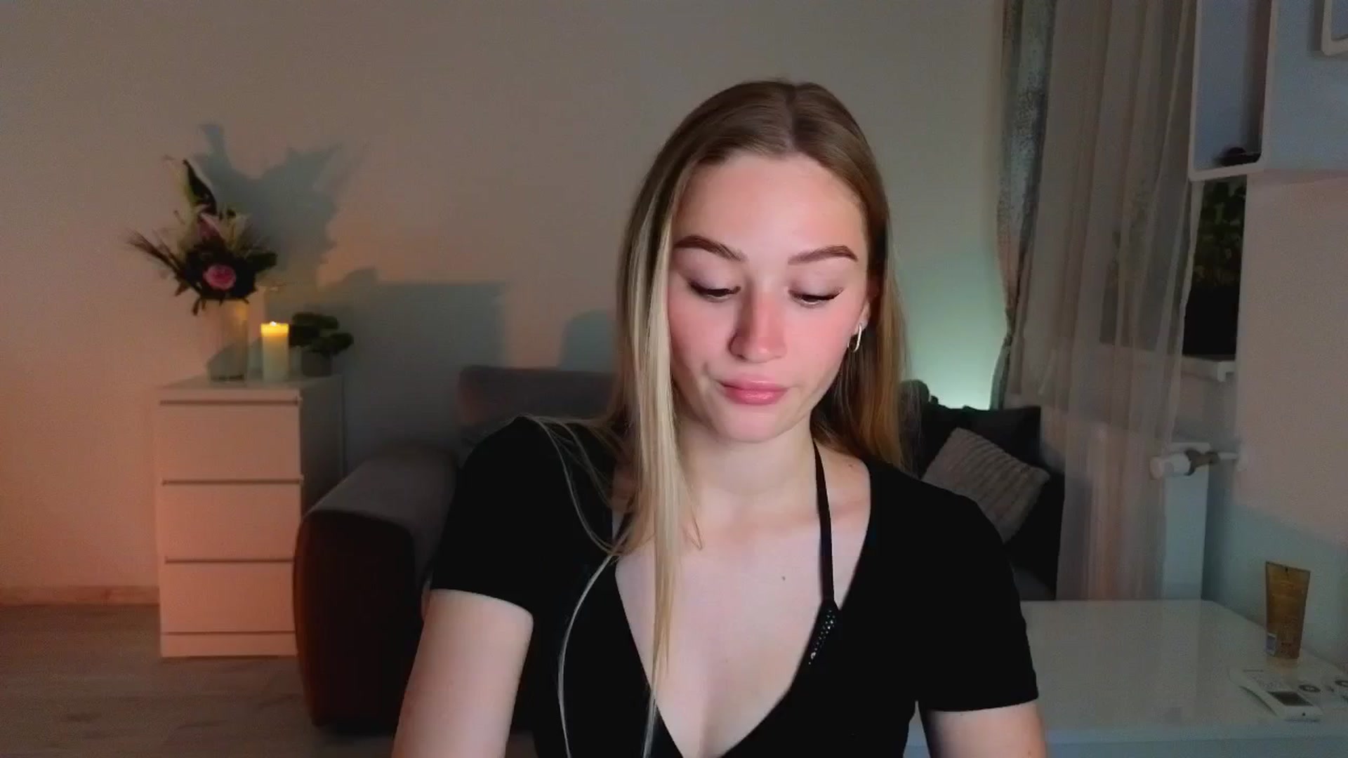 Gallery image thumbnail from CheckmyPeach's myfreecams stream on, 06/17/2025, 17:22 image 1 of 20