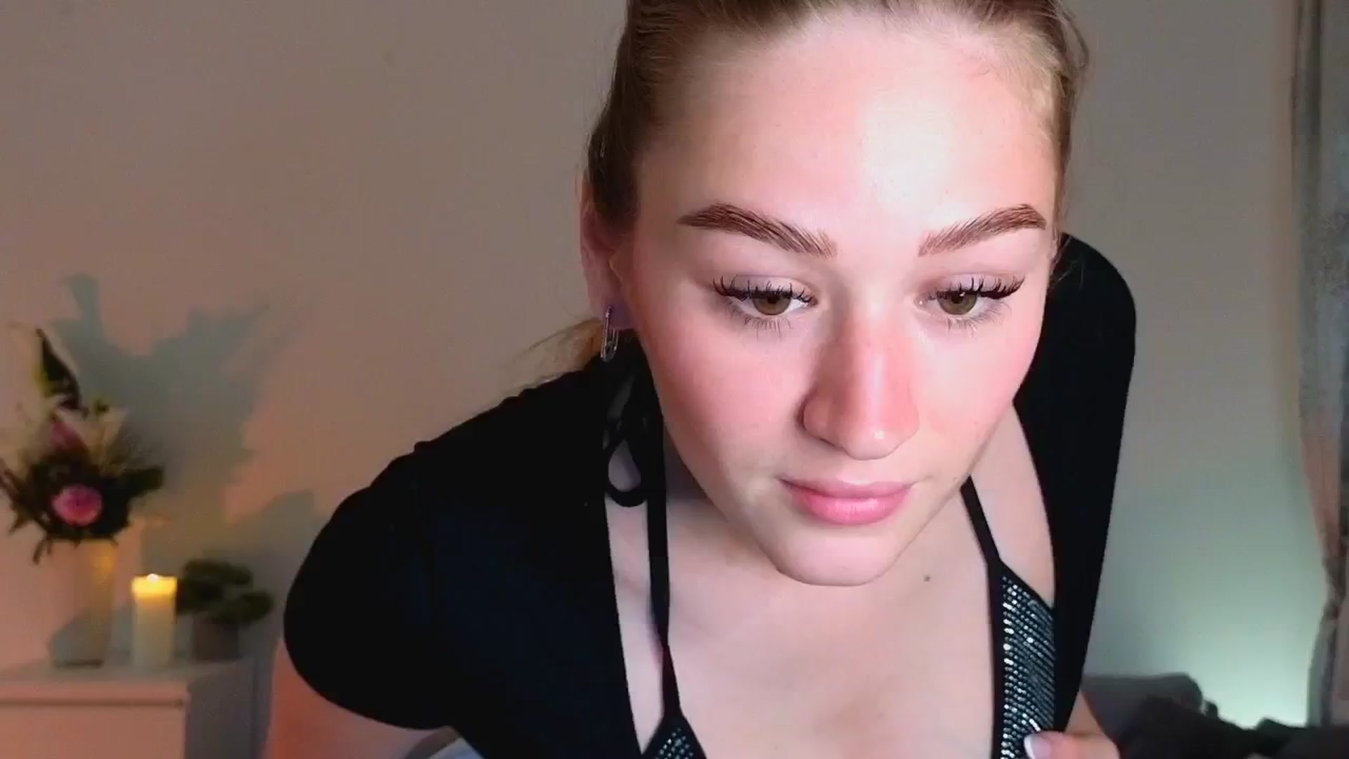 Gallery image thumbnail from CheckmyPeach's myfreecams stream on, 06/17/2025, 17:22 image 11 of 20