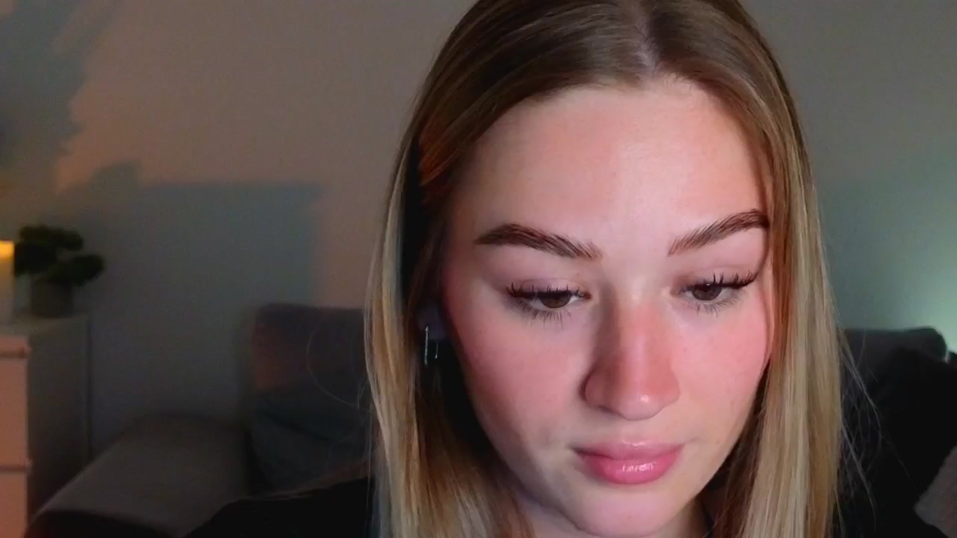 Gallery image thumbnail from CheckmyPeach's myfreecams stream on, 06/17/2025, 17:22 image 5 of 20