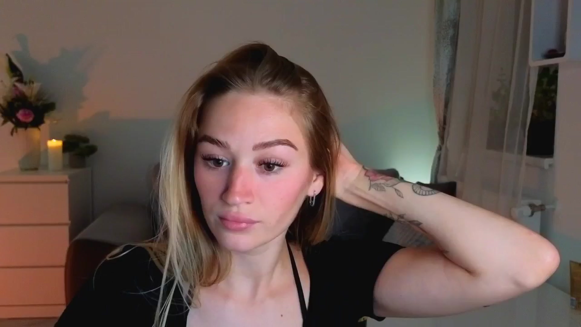 Gallery image thumbnail from CheckmyPeach's myfreecams stream on, 06/17/2025, 18:19 image 3 of 20