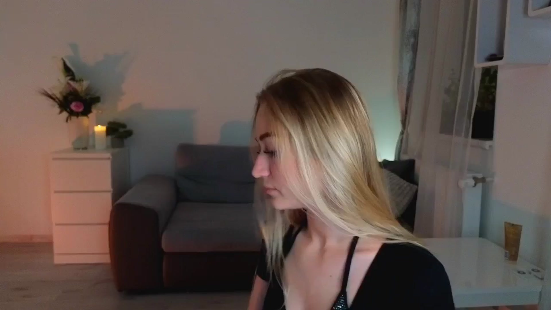 Gallery image thumbnail from CheckmyPeach's myfreecams stream on, 06/17/2025, 18:19 image 18 of 20