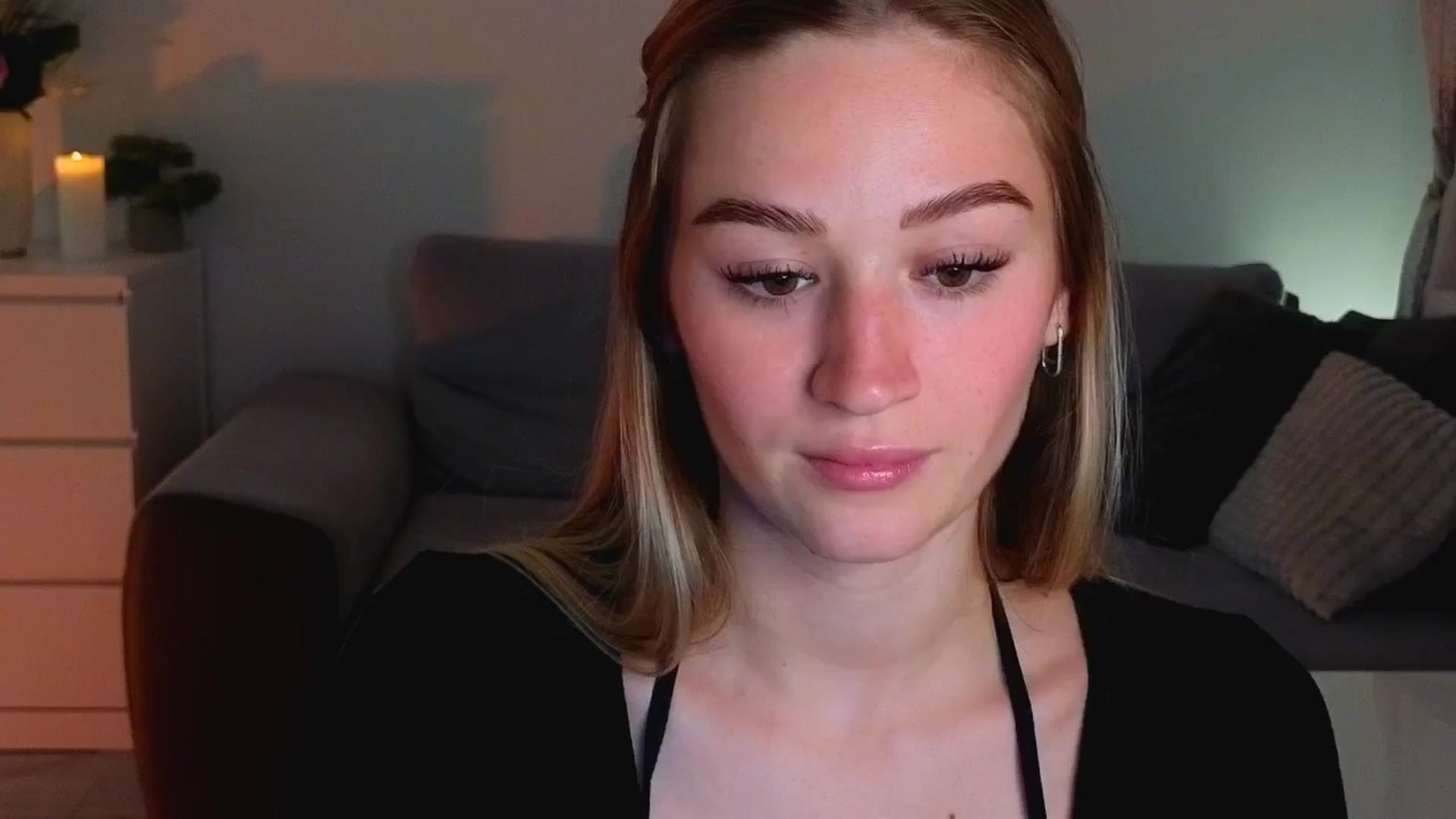 Gallery image thumbnail from CheckmyPeach's myfreecams stream on, 06/17/2025, 18:19 image 12 of 20
